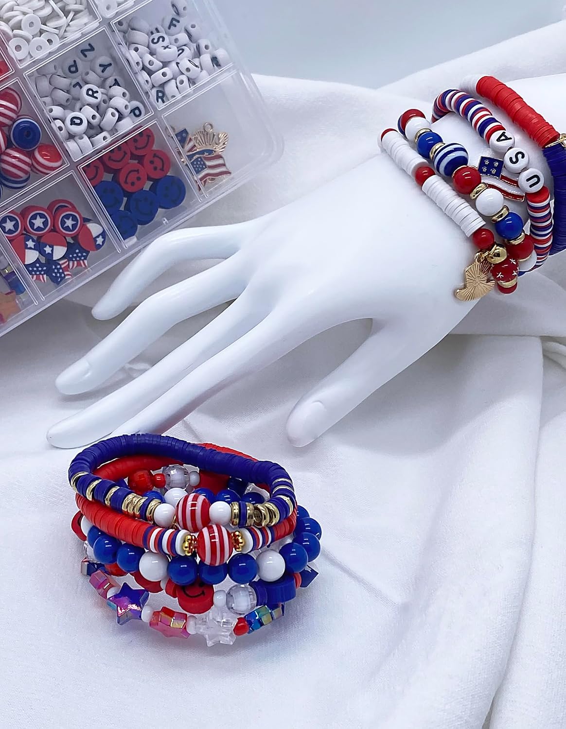 Red White Blue Beads Bracelet Making Kit, 3000＋ 4th of July Clay Beads Heishi Round Acrylic Gold Spacer Letter Bead for Jewelry Making Kit with Charms