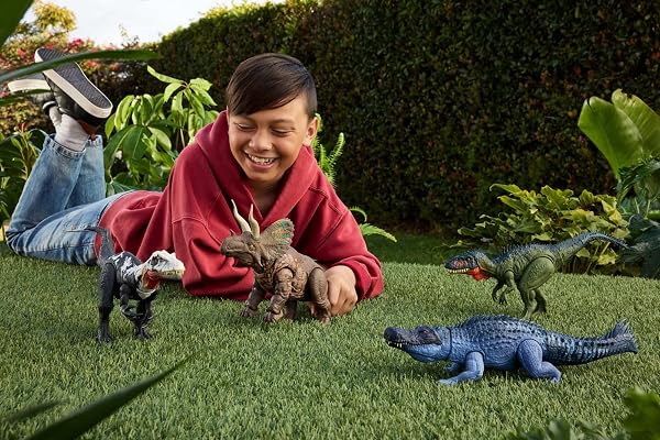 Mattel Jurassic World : Renaissance Méga Prédateurs Tyrannotitan Figurine de dinosaure avec 2 coups dévastateurs activés grâce à sa queue, jeu virtuel, JCL75, Rouge - Tyrannothan - 2