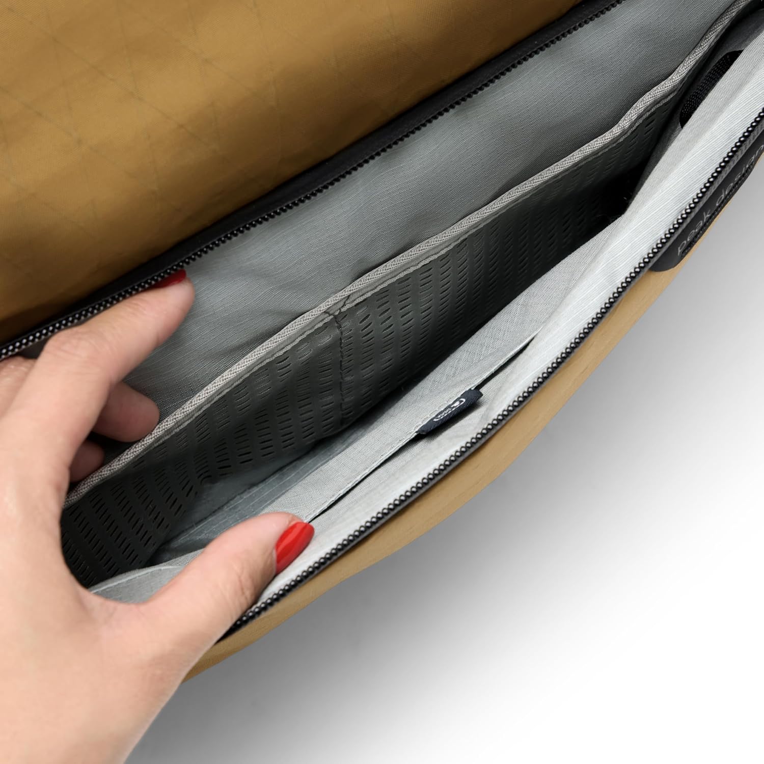 Peak Design Travel Duffel, Extra-Wide Single Zip Access, Weatherproof Shell, 4 External Pockets, Fits Packing Cubes & Camera Cubes, Ideal for Weekend Trips, Versatile Duffel Bag for Travel - Image 4