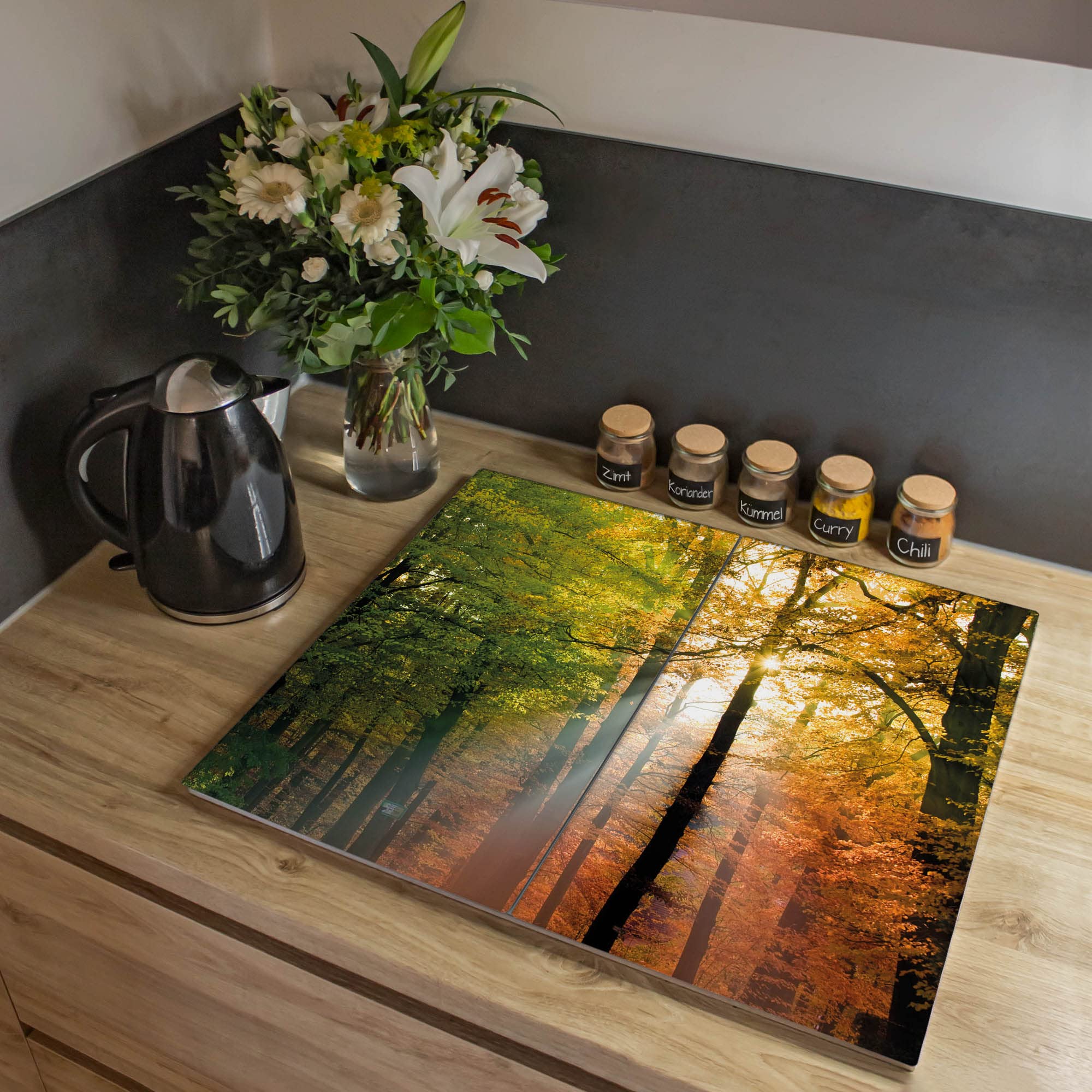 banjado Glas Herdabdeckplatte 2-teilig 60x52 cm, Abdeckung Herdplatte und Schneidebrett Glas aus gehärtetem Glas, zuverlässiger Spritzschutz Küche Natur & Wald mit Motiv Herbstwald