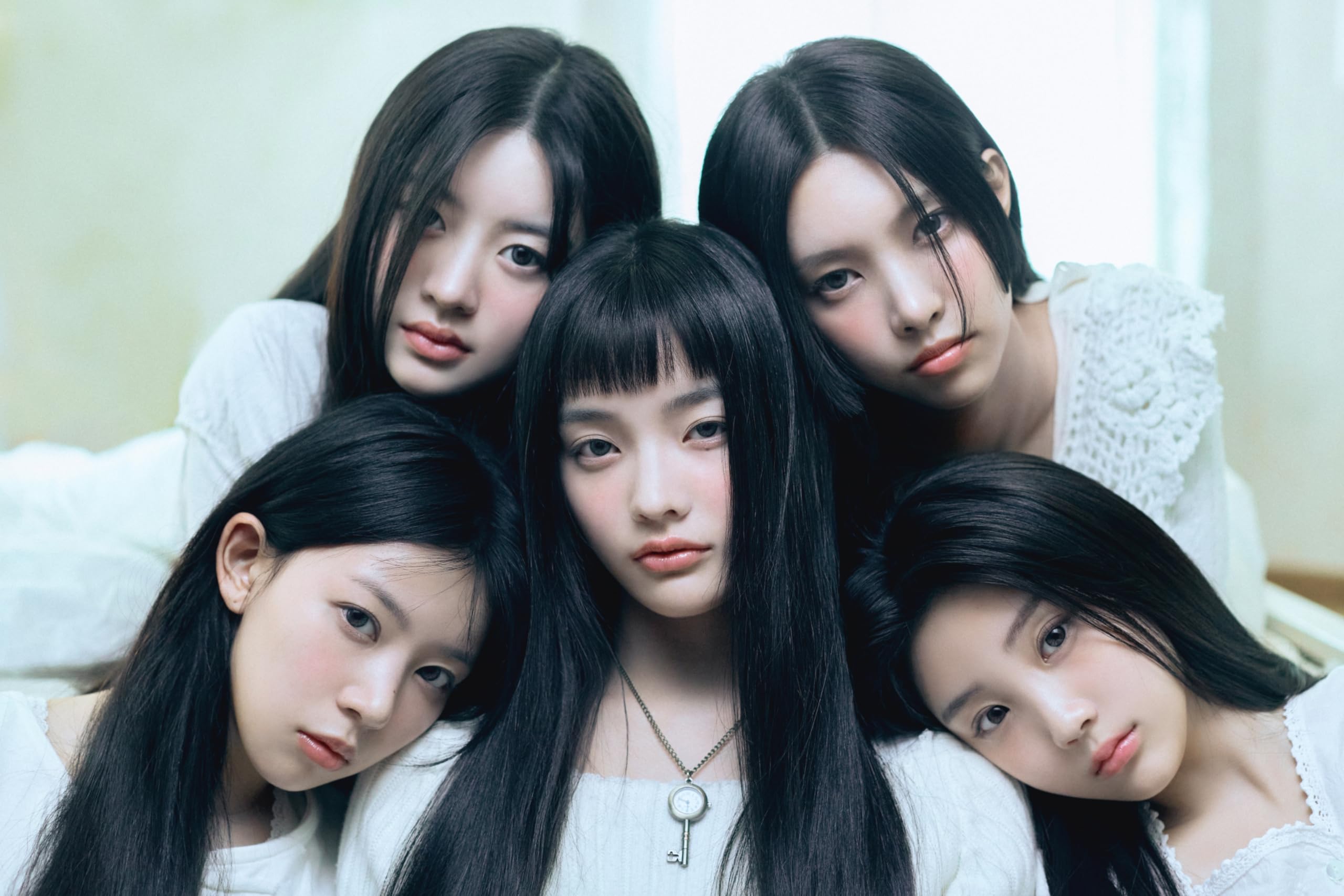 Amazon.co.jp: ILLIT Super Real ME 1st Mini Album Contents+
