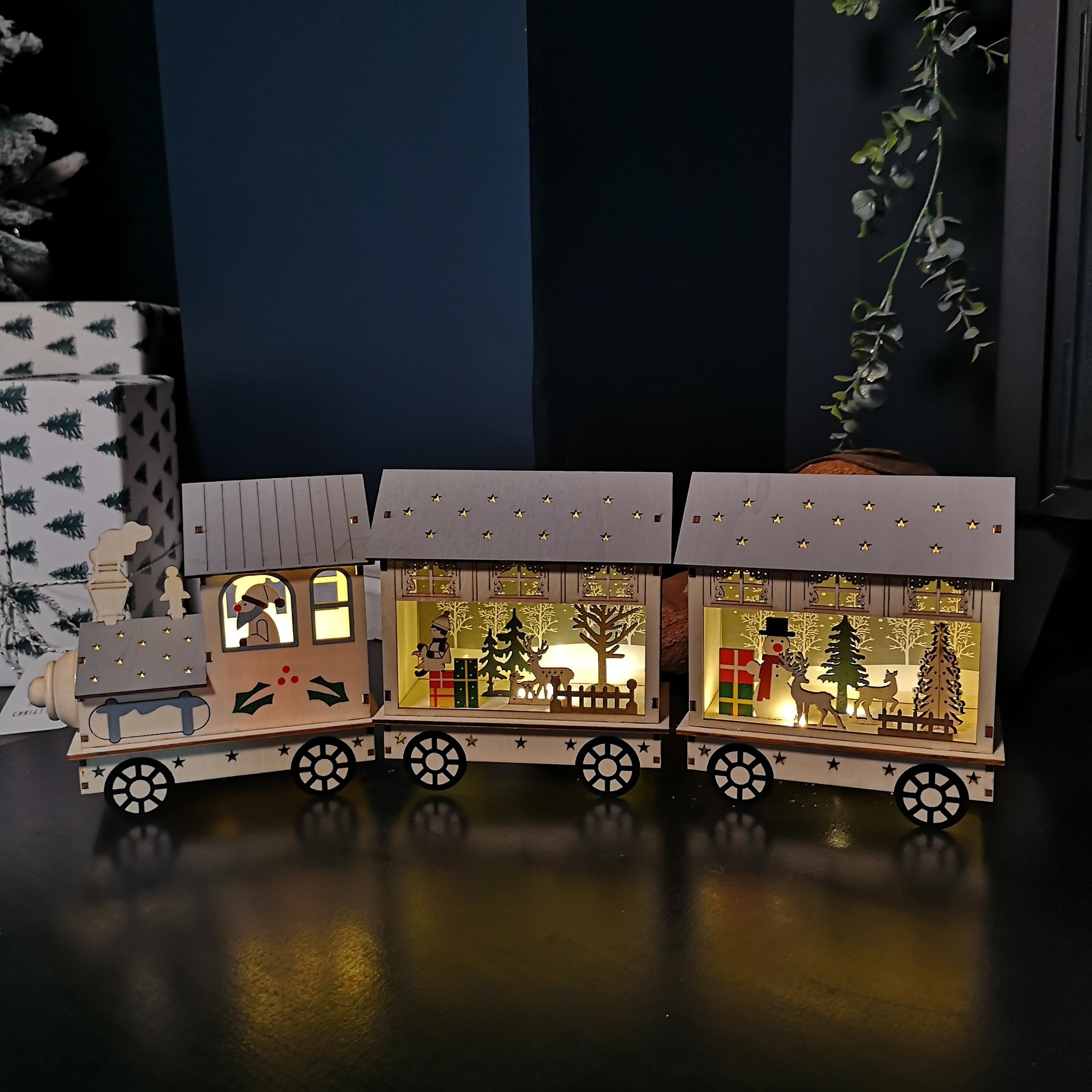 Samuel Alexander White 16Cm Led Battery Operated Indoor Wooden Christmas Train & Carriages Scene