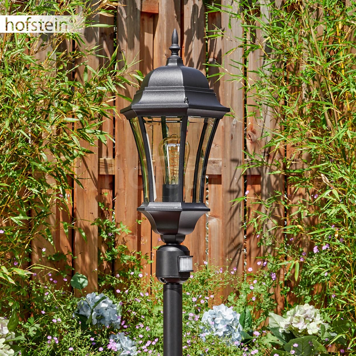 HOFSTEIN Etoe lampa drogowa zewnętrzna z czujnikiem ruchu z metalu/szkła w kolorze czarnym/przezroczystym, lampa zewnętrzna o wyglądzie antycznym, wysokość 116 cm, oświetlenie ogrodowe IP44, 1 x E27,