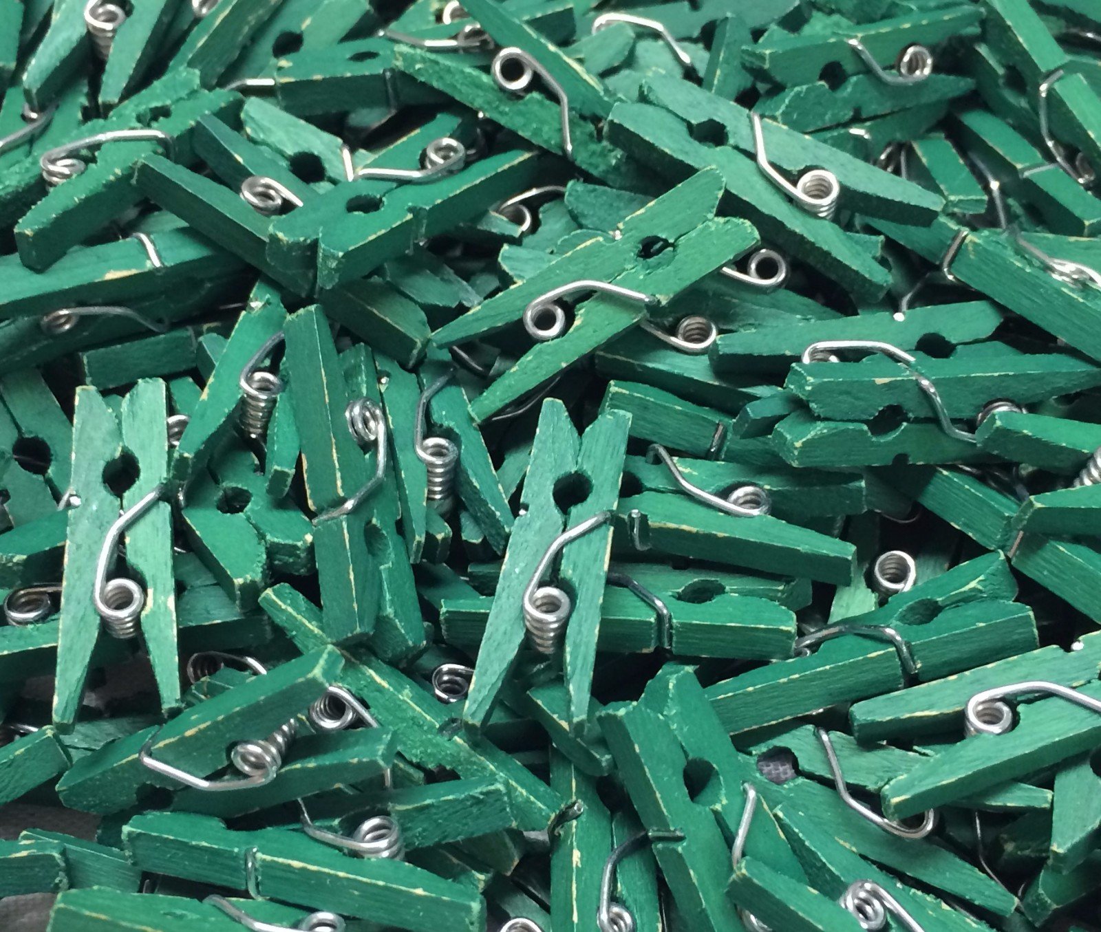 celloexpress Bottle Green 25mm Mini Wooden Craft Pegs - Scrapbooking, Display Photos & Keepsakes (Pack of 500) — image 1