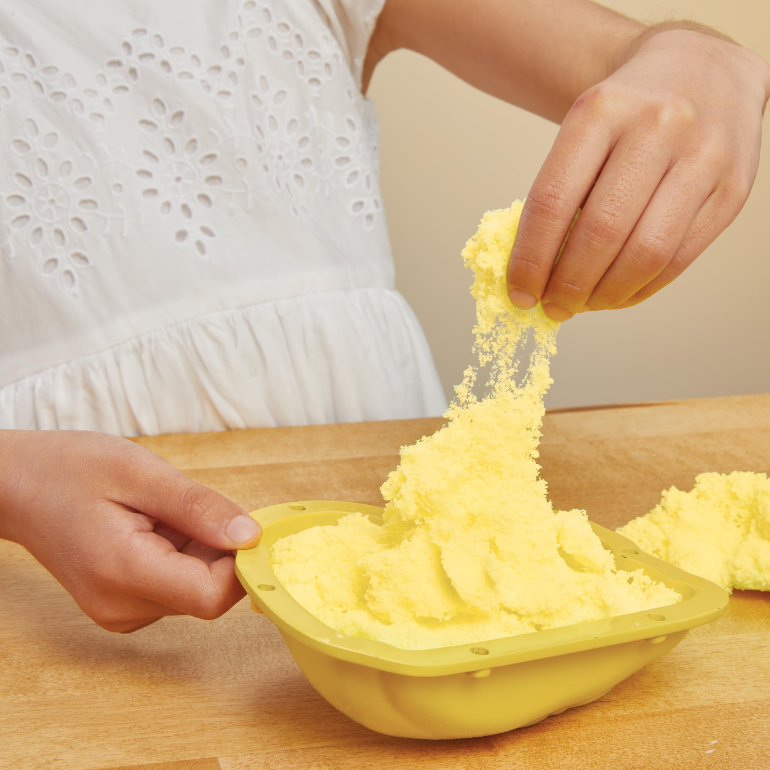 Little Tikes Creative Chefs Bluey Duck Cake Kit - Include Make It Mix e 15 accessori realistici, set di cucina per gioco finto, non commestibile, adatto a bambini e bambine - Età 3+