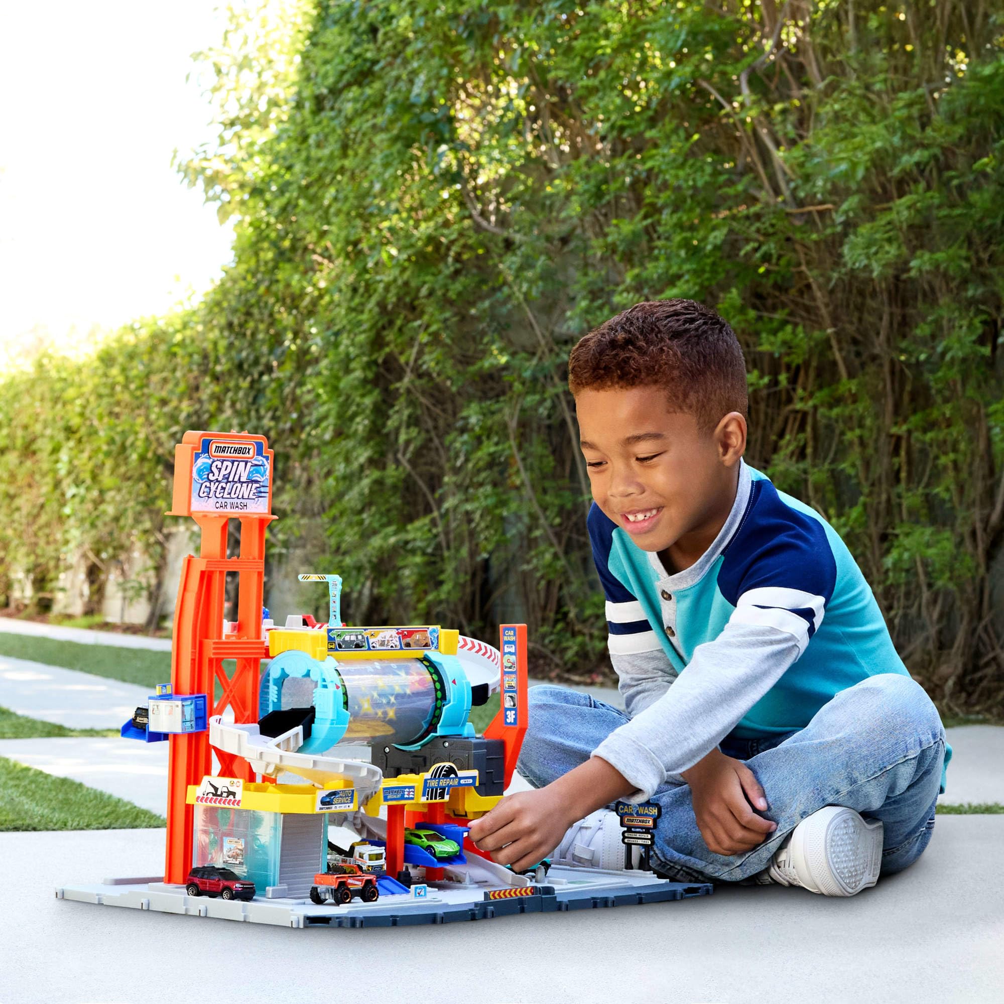 Matchbox Toy Car Track Set, Spin Cyclone Car Wash Playset with 1