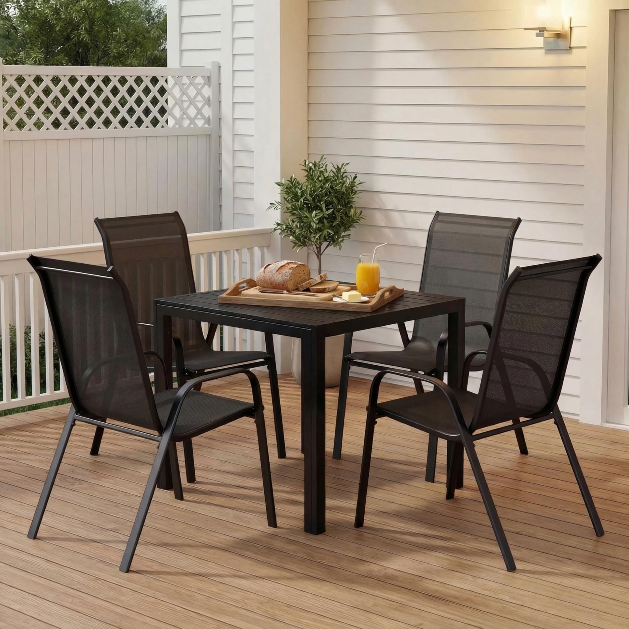 LIFERUN Gartenmöbel Set, 5-teilig, mit 4 Stapelbar Sesseln und 1 WPC Quadratischer Tisch, Balkonmöbel, Terrassenmöbel für alle Jahreszeiten, Terrasse, Garten und Außenbereich
