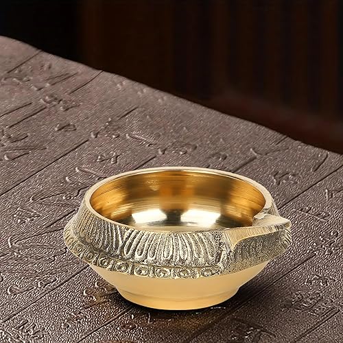 Vista 3 de Zap impex Lámpara de aceite de latón tradicional Latón Profundo Diya Lámpara de aceite indio Diwali Puja Lámpara Kuber Diya (1)