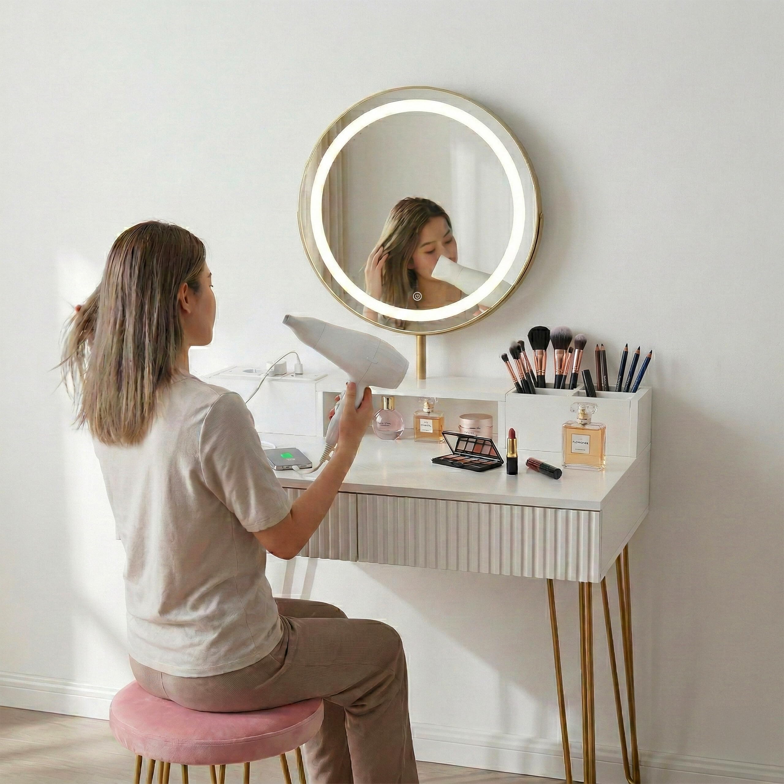 Relaxdays Tocador con Taburete, Espejo, luz, enchufes, 2 cajones, 135x80x40 cm, Blanco/Dorado