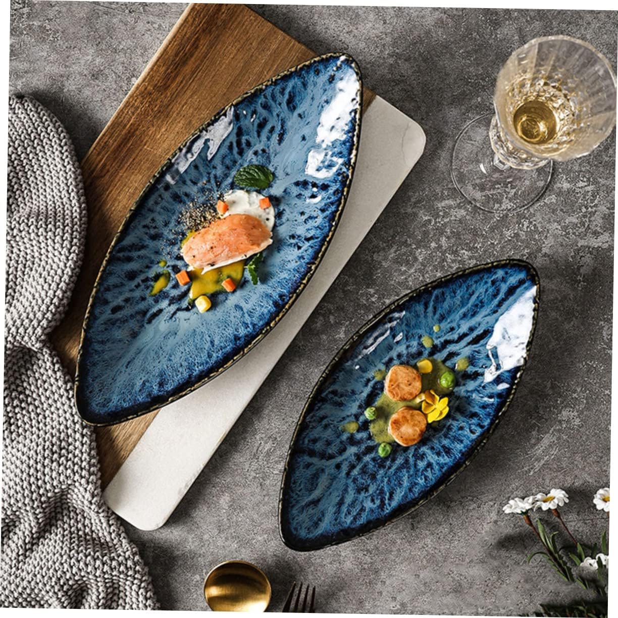 Willow Leaf Sushi Plate Food Tray Dry Ice Sushi Plate Porcelain Serving Platter Serving Plates Dessert Display Plate Decor Ceramic Sashimi Dish Ceramics Multipurpose Salmon Plate，Blue-31X13.4X5CM