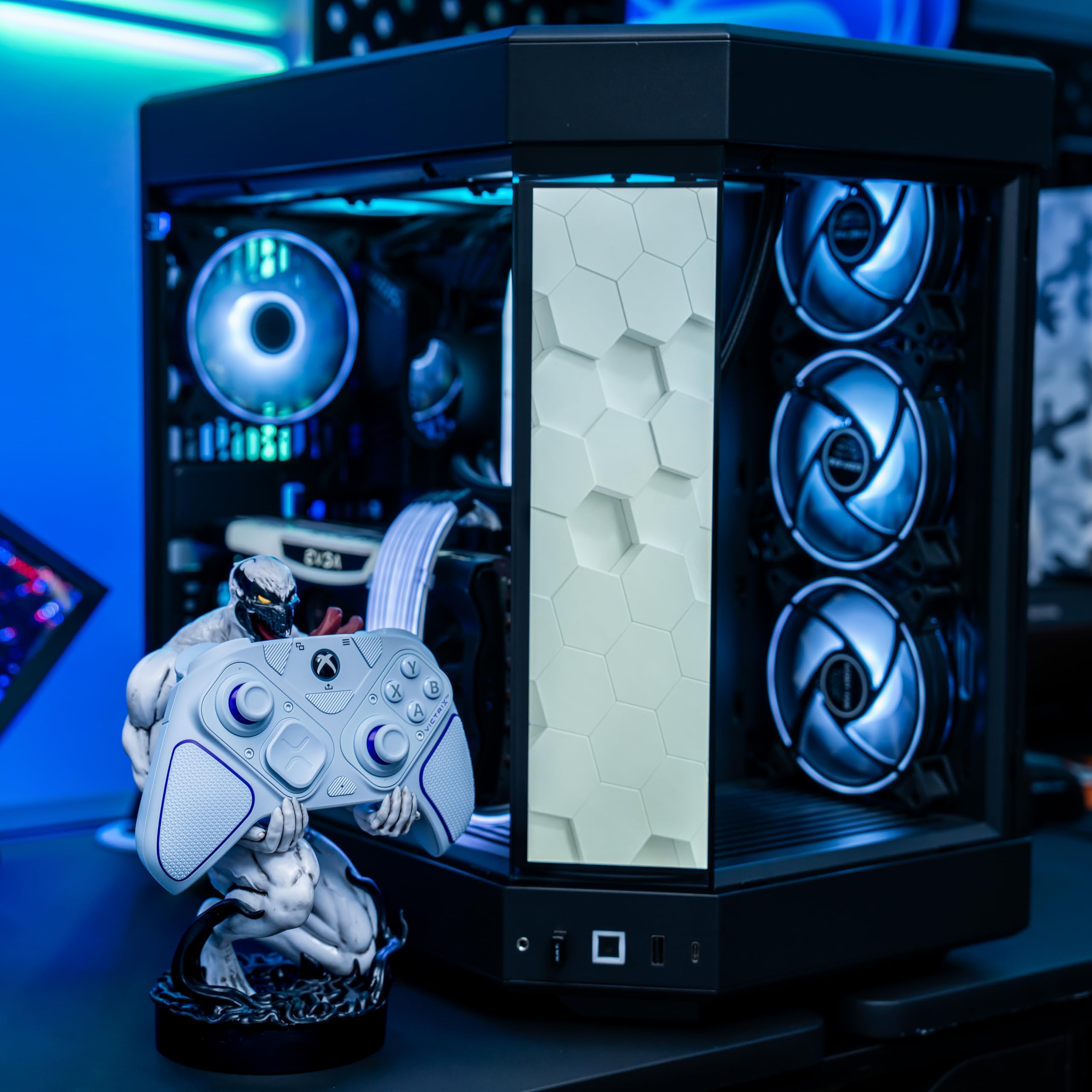 Cableguys Marvel Anti-Venom Controller Halter & Handy Ständer - Gaming Zubehör für Zimmer und Schreibtisch-Setup, Ständer Kompatibel mit Xbox-, PlayStation- & den meisten Standard-Controllern
