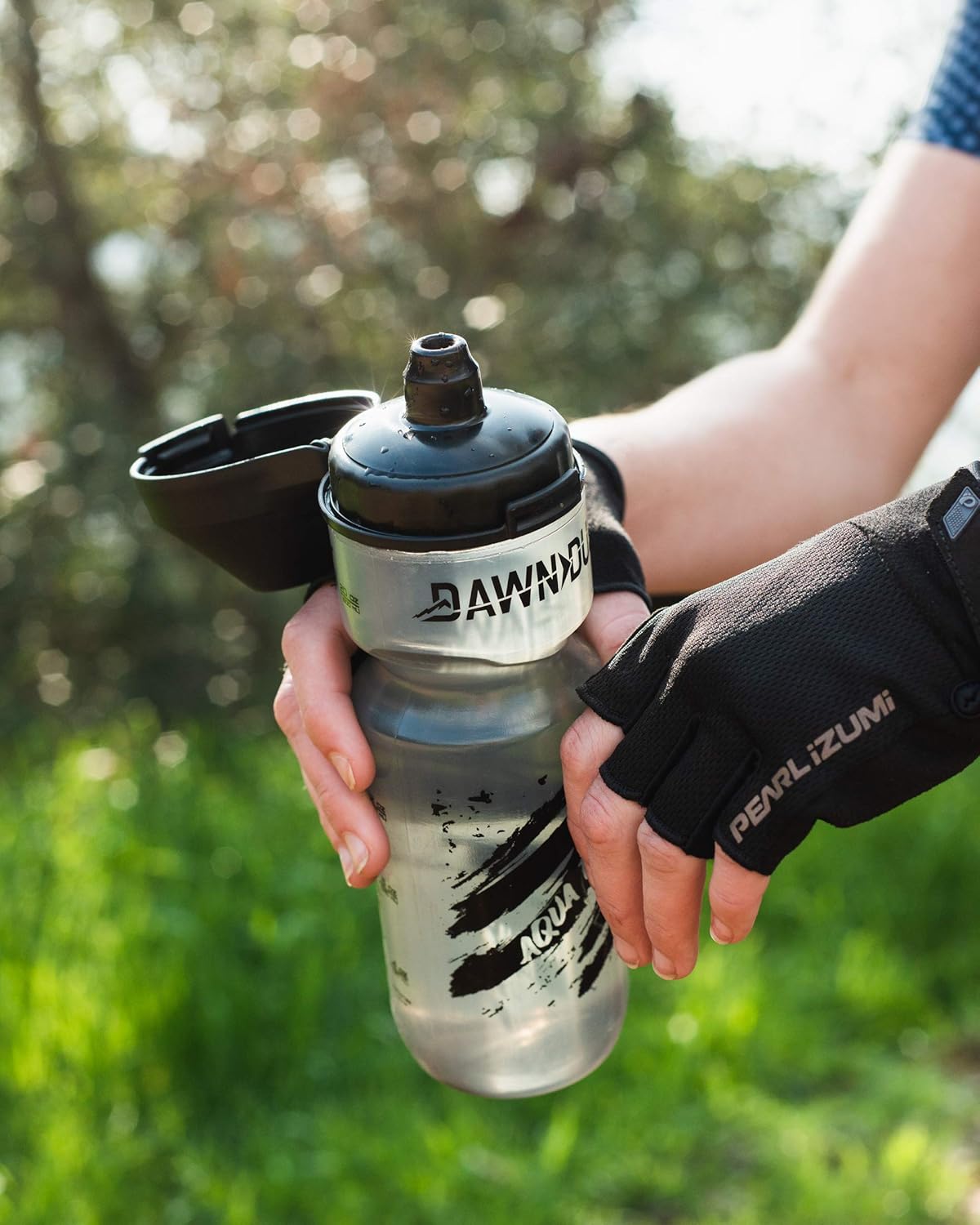 DAWN TO DUSK Aqua Flow 25 oz Calibrated Water Bottle with Dirt Cap - Image 5