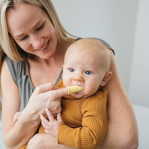 Miniatura 4 de Dr. Brown's Cepillo de dientes de silicona para bebés con estuche de almacenamiento de viaje, 9.8ft+, gris y amarillo, paquete de 2