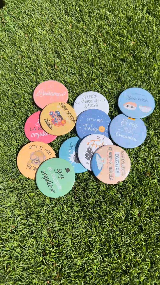 Pack De 25 Chapas Personalizadas Para Comunión – Tamaño 59 Mm Con Fecha Y Nombre A Elegir