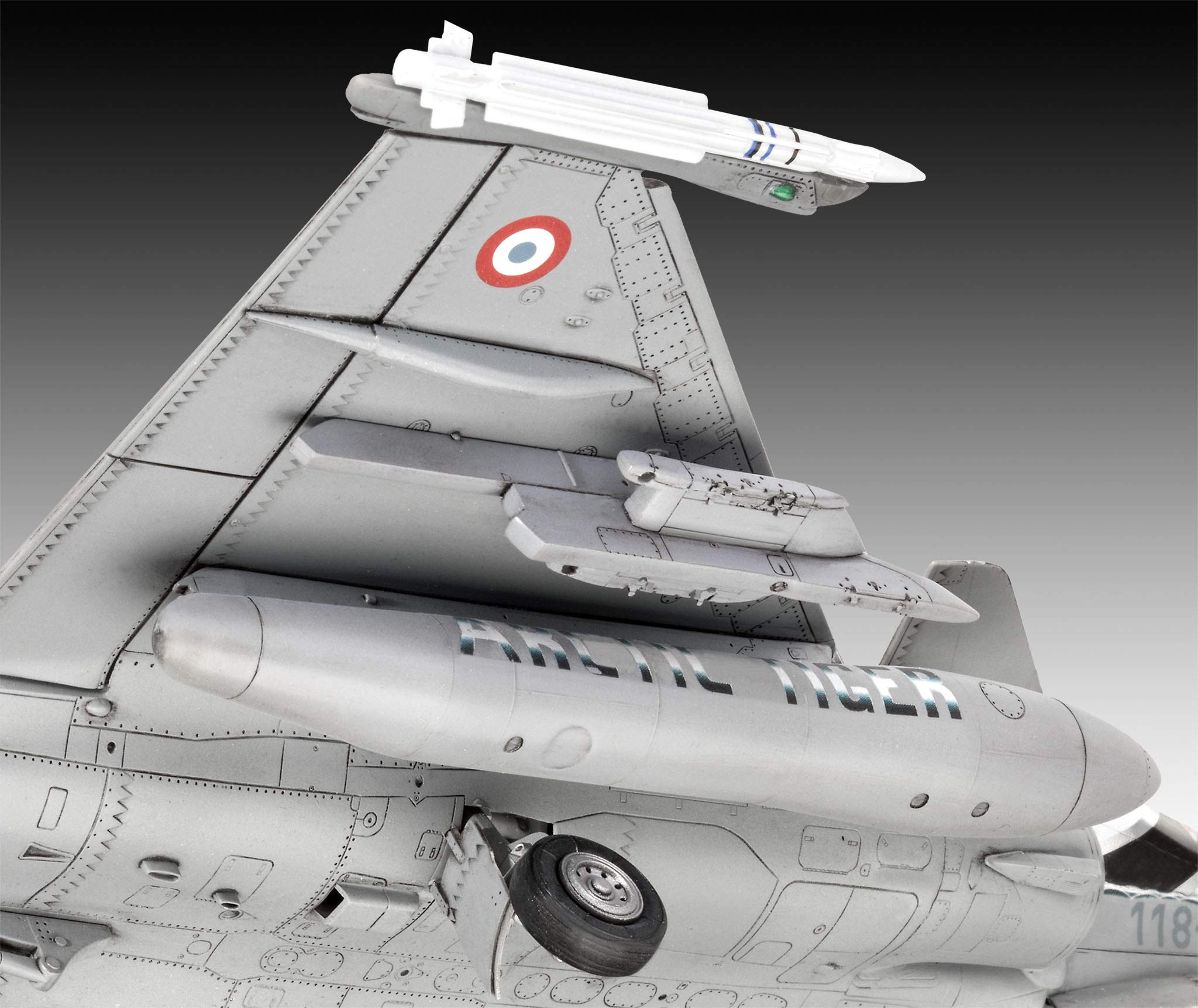 Amazon | ドイツレベル 1/72 イギリス空軍 ホーカー ハンター FGA.9