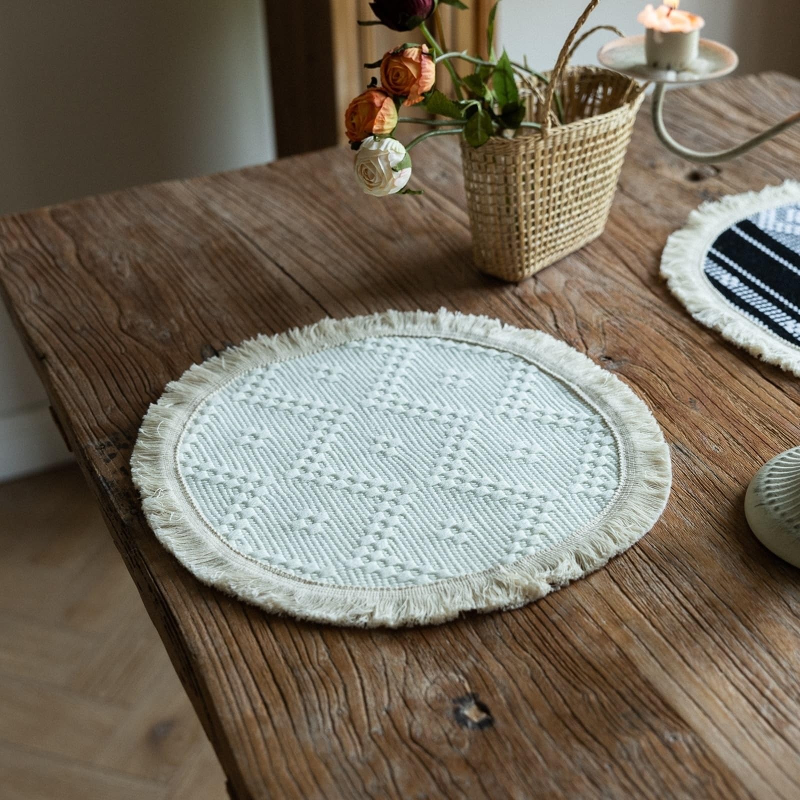 Set de table avec pompon pour protéger votre table de cuisine