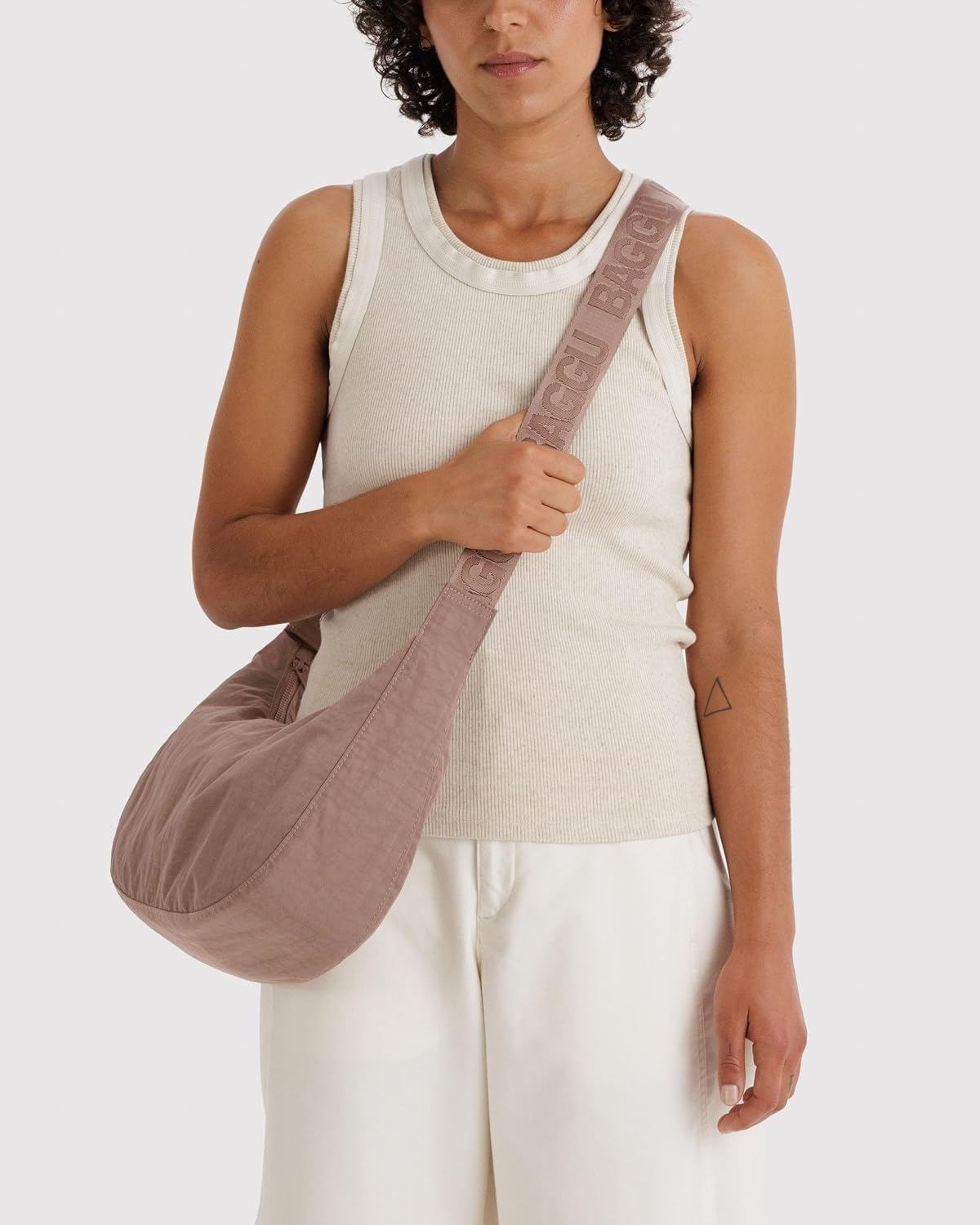 Amazon.co.jp: BAGGU Medium Nylon Crescent Bag, fig : Clothing