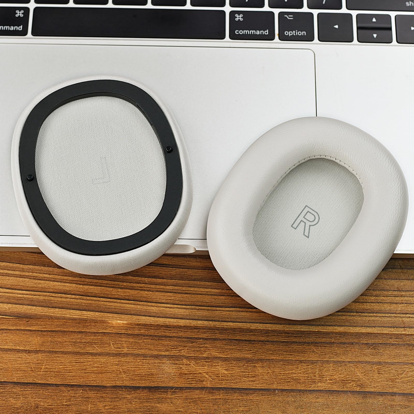 Cuscinetti auricolari in pelle con isolamento acustico progettati per auricolari per auricolari che assicurano la vestibilità e l'acustica dello studio auricolare in pelle di pecora
