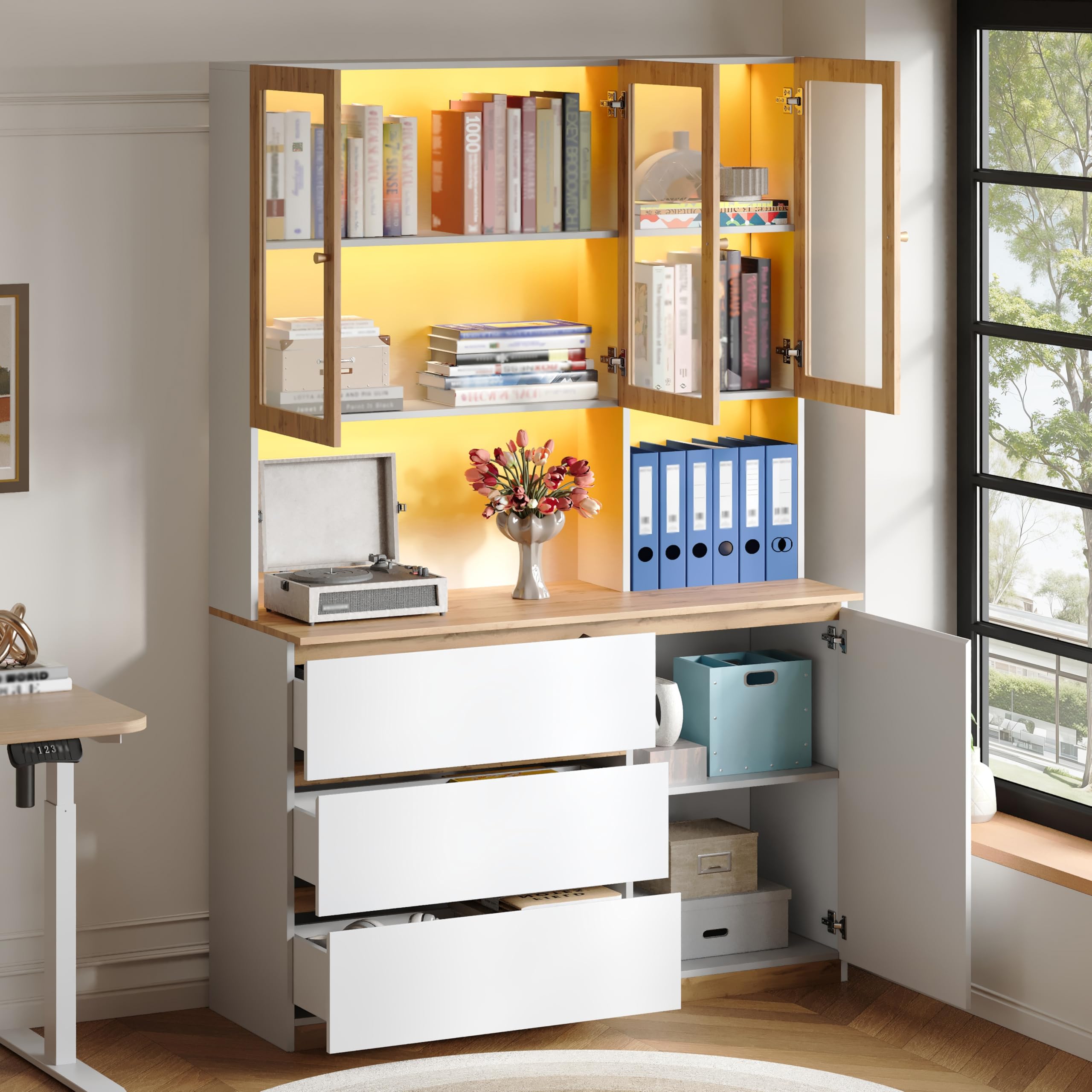 Merax Vitrine Hochschrank mit LED 120×24,5×200 cm, Glasvitrine mit 3 Schubladen und Tür, offenes Fach mit Kabelmanagement, Standmöbel für Wohnzimmer Esszimmer Küche, Weiß+Holzfarbe