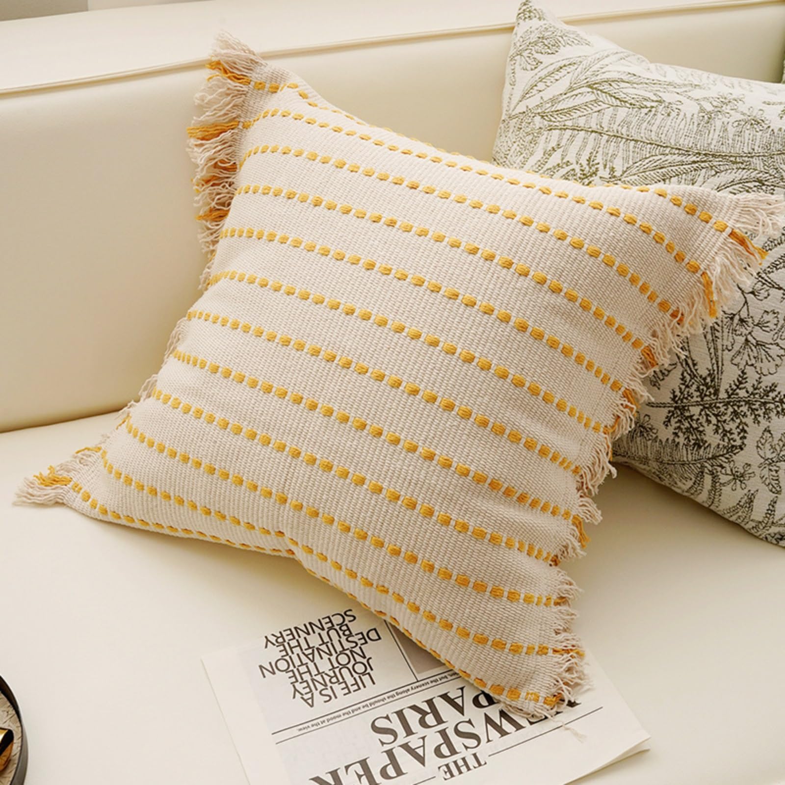 Housse de coussin crème style antique pour sublimer votre canapé de salon