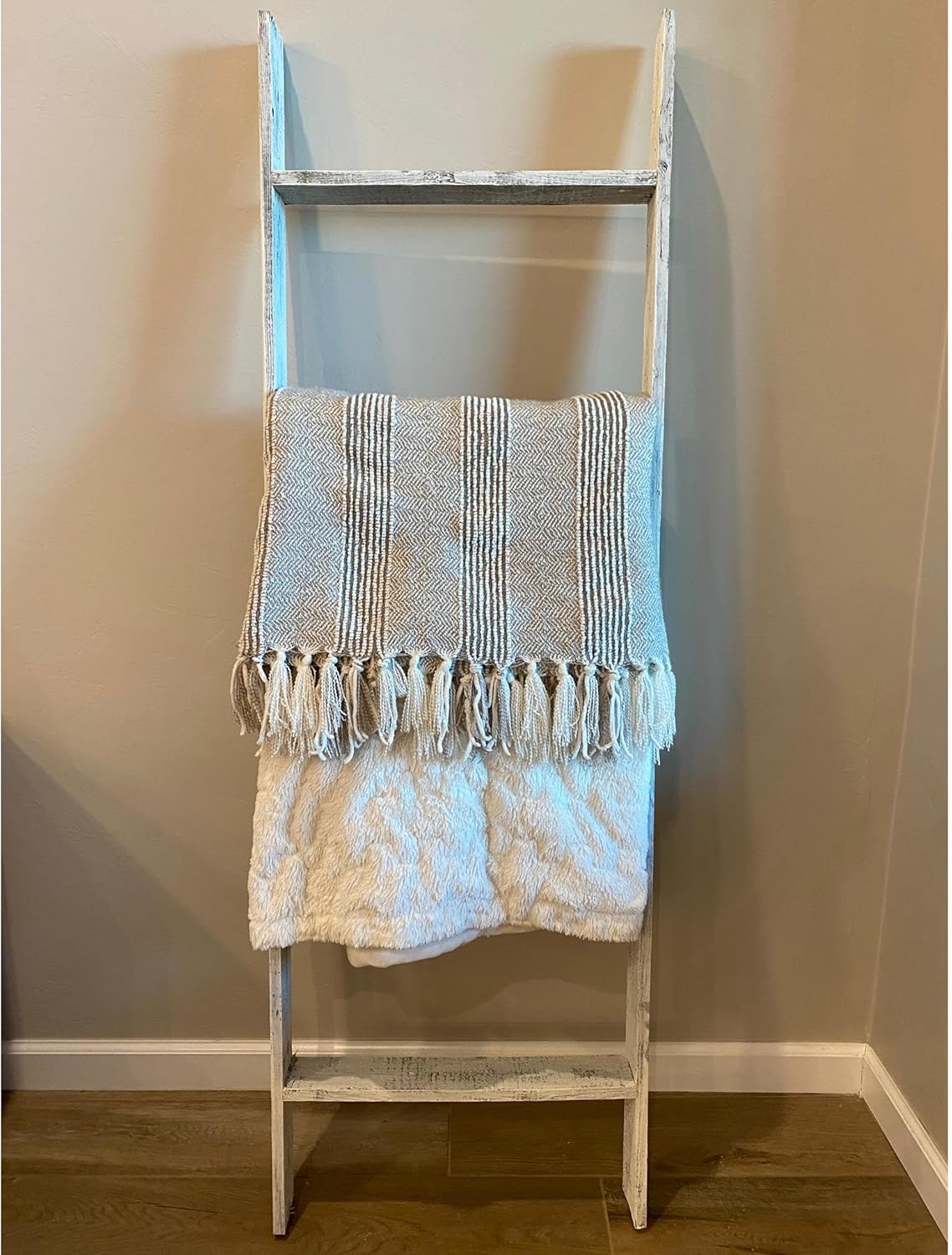 BARNWOODUSA Throw Blanket Ladder – Fully Assembled Reclaimed Wood – Rustic Decorative Ladder for Towels, Quilts, & More – Perfect Farmhouse Decor for Bathroom, Porch, or Living Room,5' x 18" White