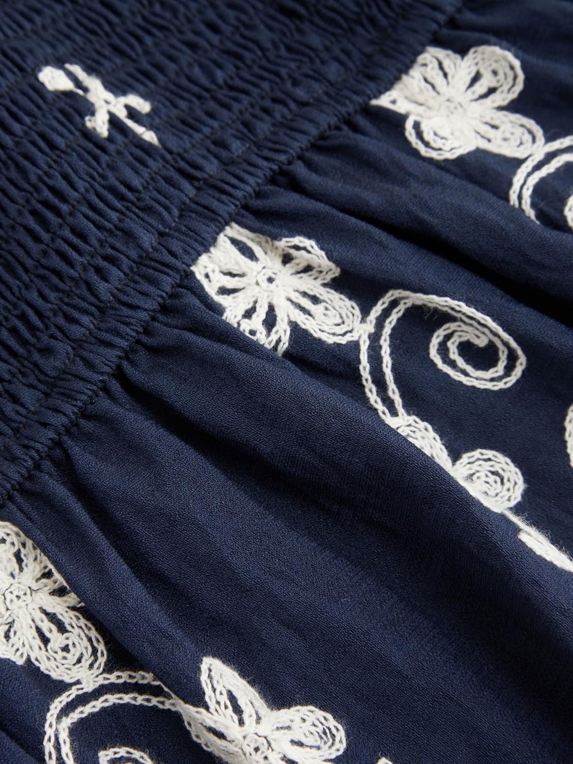 CIDER Sleeveless Boho Tops for Women Embroidered Lace Spaghetti Strap Crop Cami Top Tie Front Going Out Outfit - Image 5