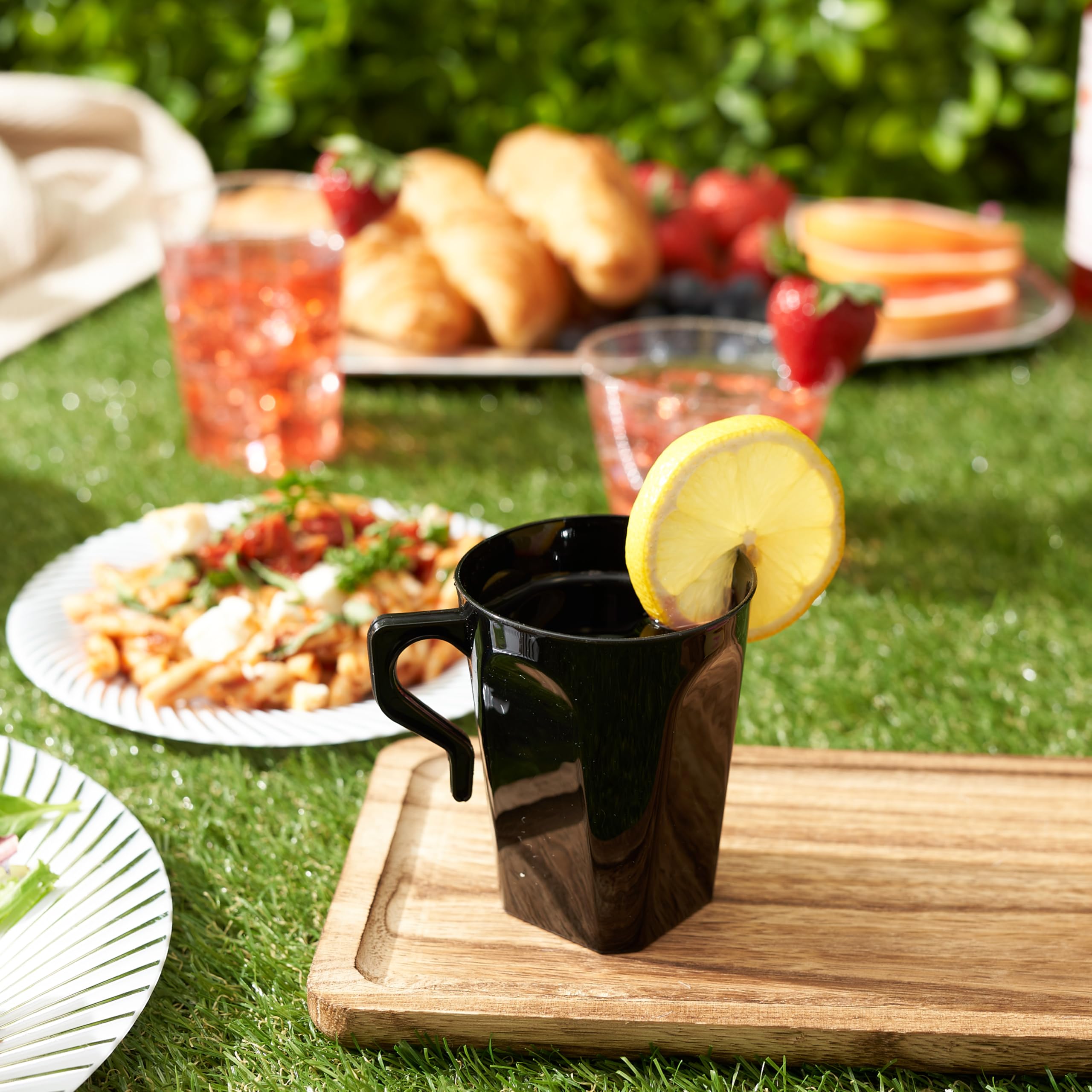 Matana 50 Tazze da Caffè Nera in Plastica Rigida, 240ml - Caffè, Tè, Cioccolata, Bevande Calde e Fredde - Resistenti e Riutilizzabili - Campeggio, Matrimoni, Picnic, Barbecue, Feste, Nero