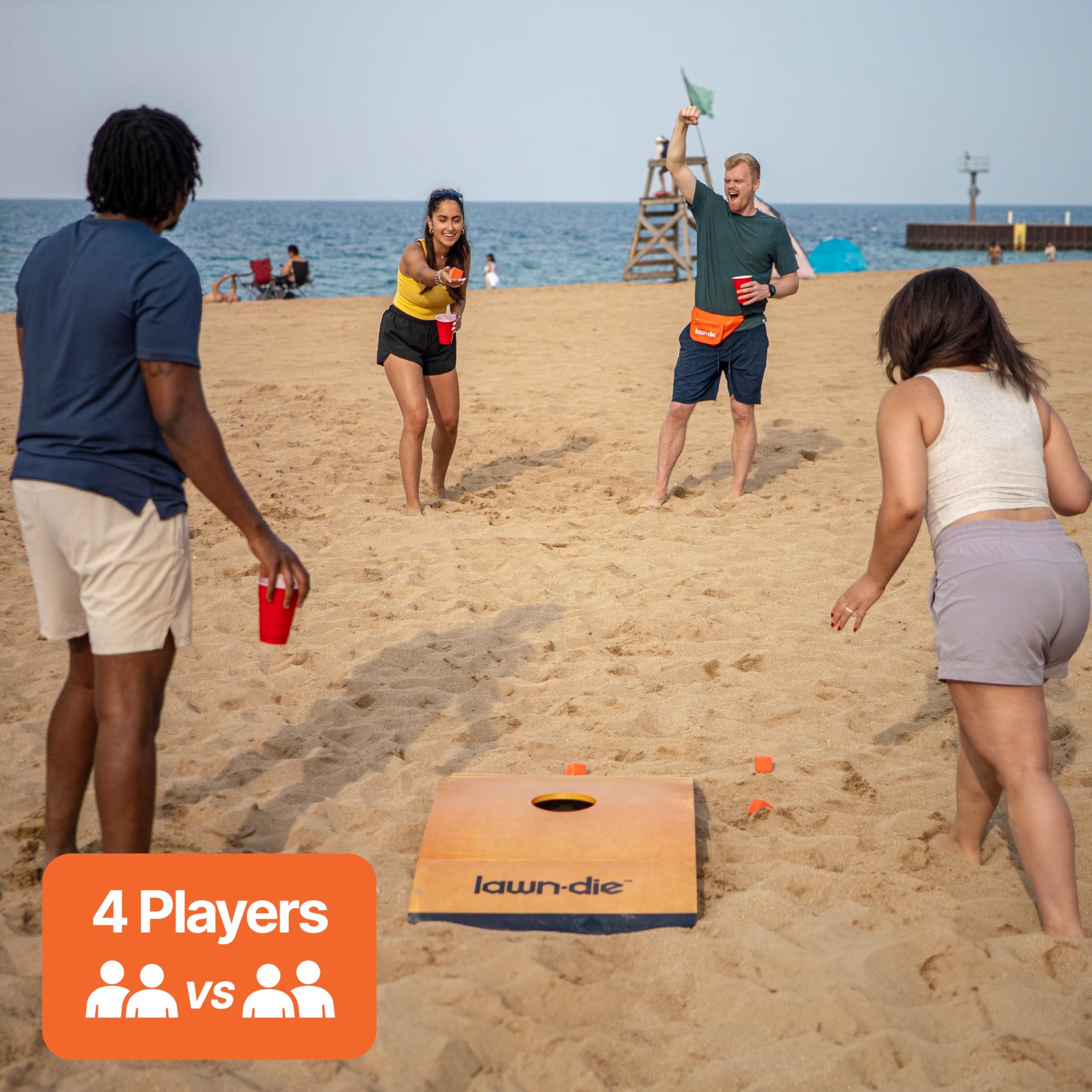 Lawn Die Outdoor Wurfspiel - Die trifft Cornhole - Tragbares Hinterhof-, Strand- & Heckklappenspiel für 4 Spieler - 1 Brettset