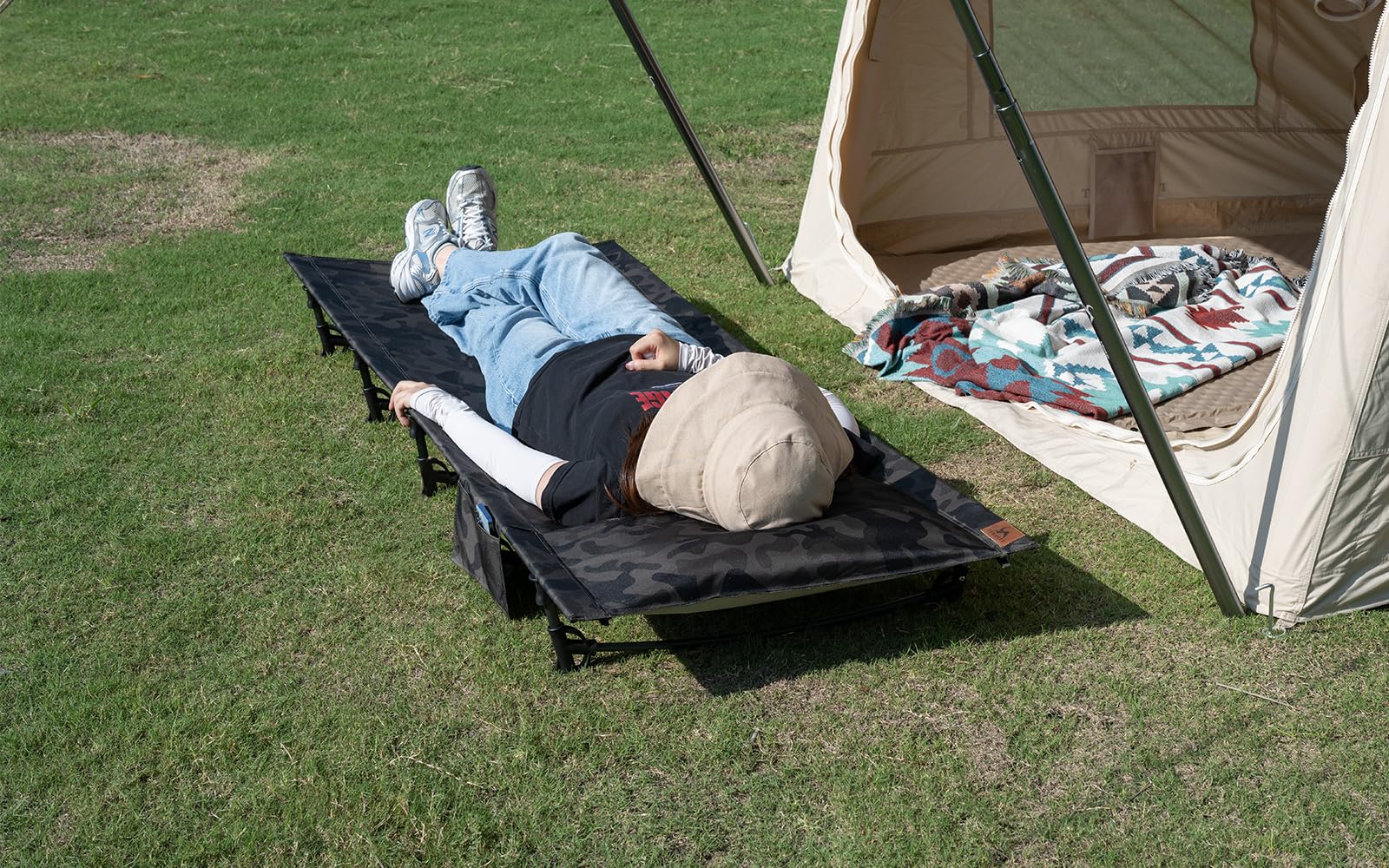 TOMOUNT Lit de camp ultra léger 190 x 70 cm en aluminium - Chaise de camping compacte facile à construire - Lit de camping résistant pour tente, randonnée en plein air, voyage, plage - Vert camouflage