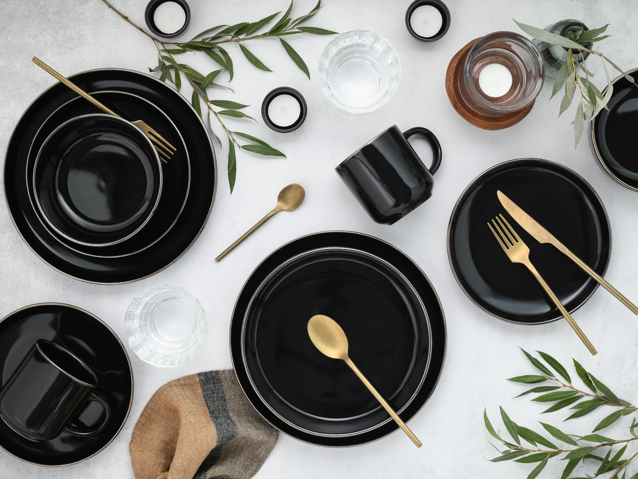 CreaTable, 24786, Serie Nordic Festive Schwarz, 30-teiliges Geschirrset für 6 Personen, Kombiservice aus Steinzeug, spülmaschinen- und mikrowellengeeignet, Qualitätsproduktion