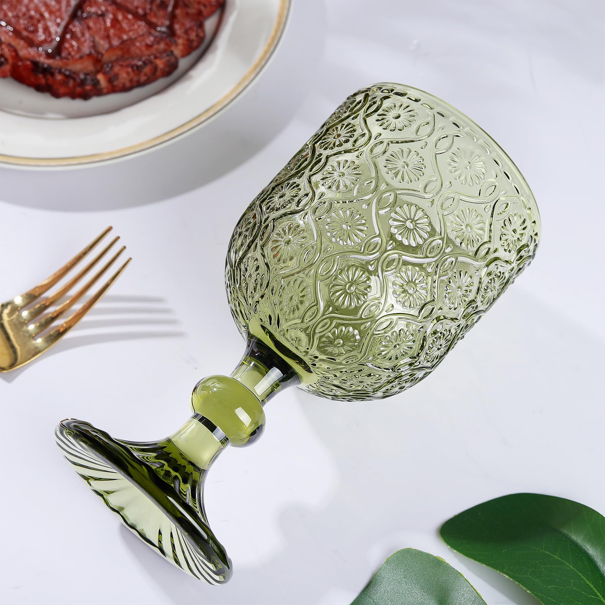 Joeyan 350ml Vintage Weingläser Grün, Blütenrelief Kelche mit Stiel, Weinkelche Landhausstil für Saft Getränke,Bunt Rotweingläser Weißweingläser Trinkgläser mit Fuß,Set von 4,Spülmaschinenfest
