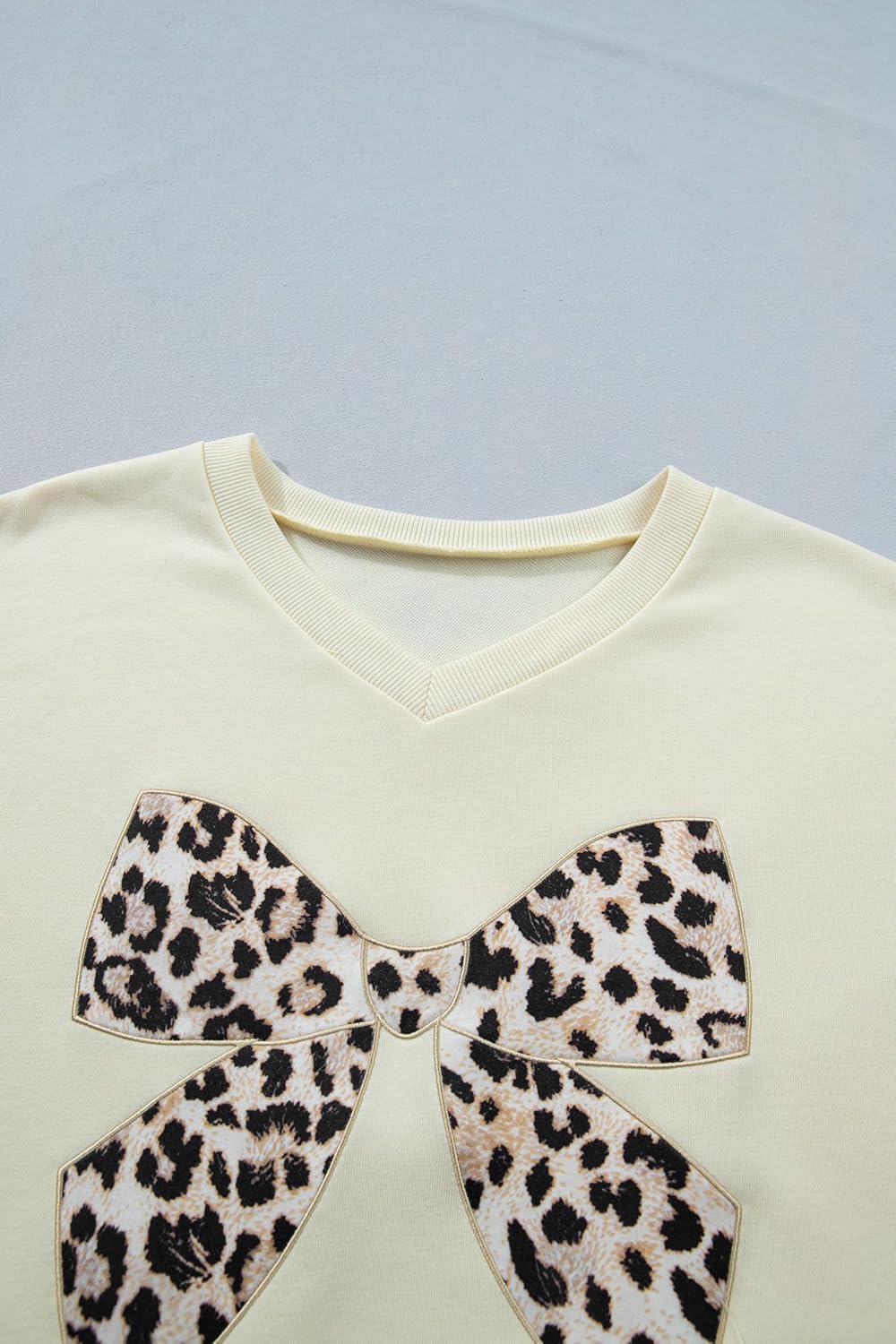 Women's White Leopard Bow V-Neck Tee & Drawstring Shorts Set – Casual Summer 2 Piece Outfit
