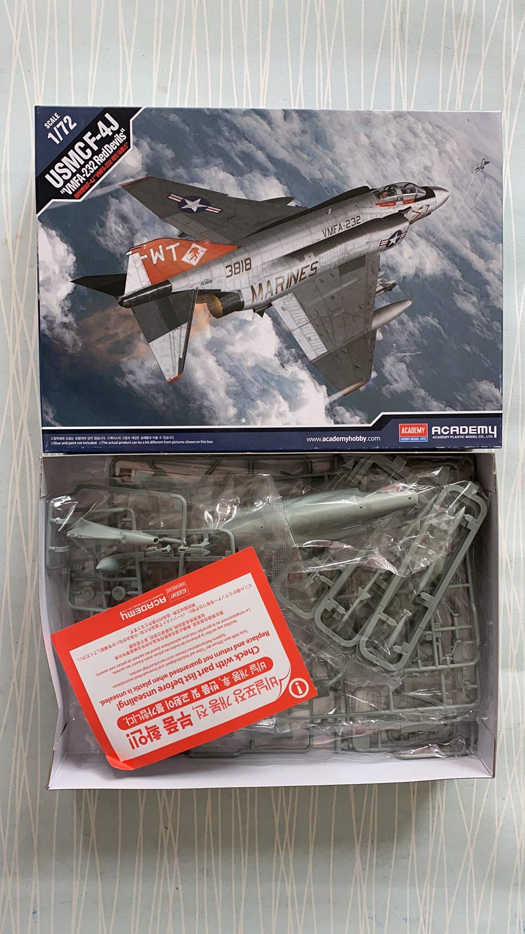 Academy 12556 VMFA-232 USMC F4J Red Devils samoloty model Kit_rmga