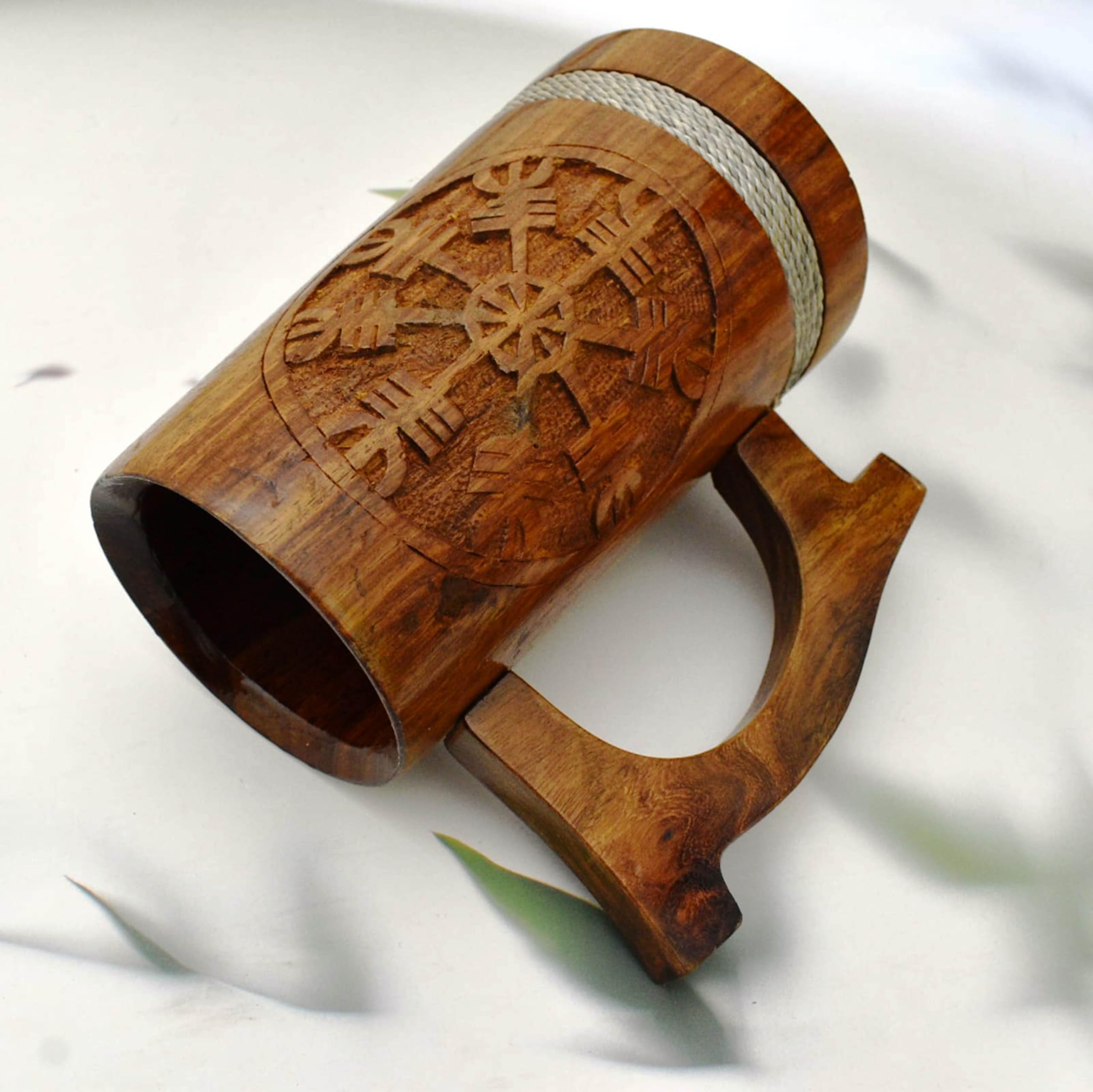 Boccale in legno per birra, stile vichingo, 590 ml, boccale da birra in legno naturale, regalo di nozze e compleanno per lui (set di 2 boccali in legno vichingo)