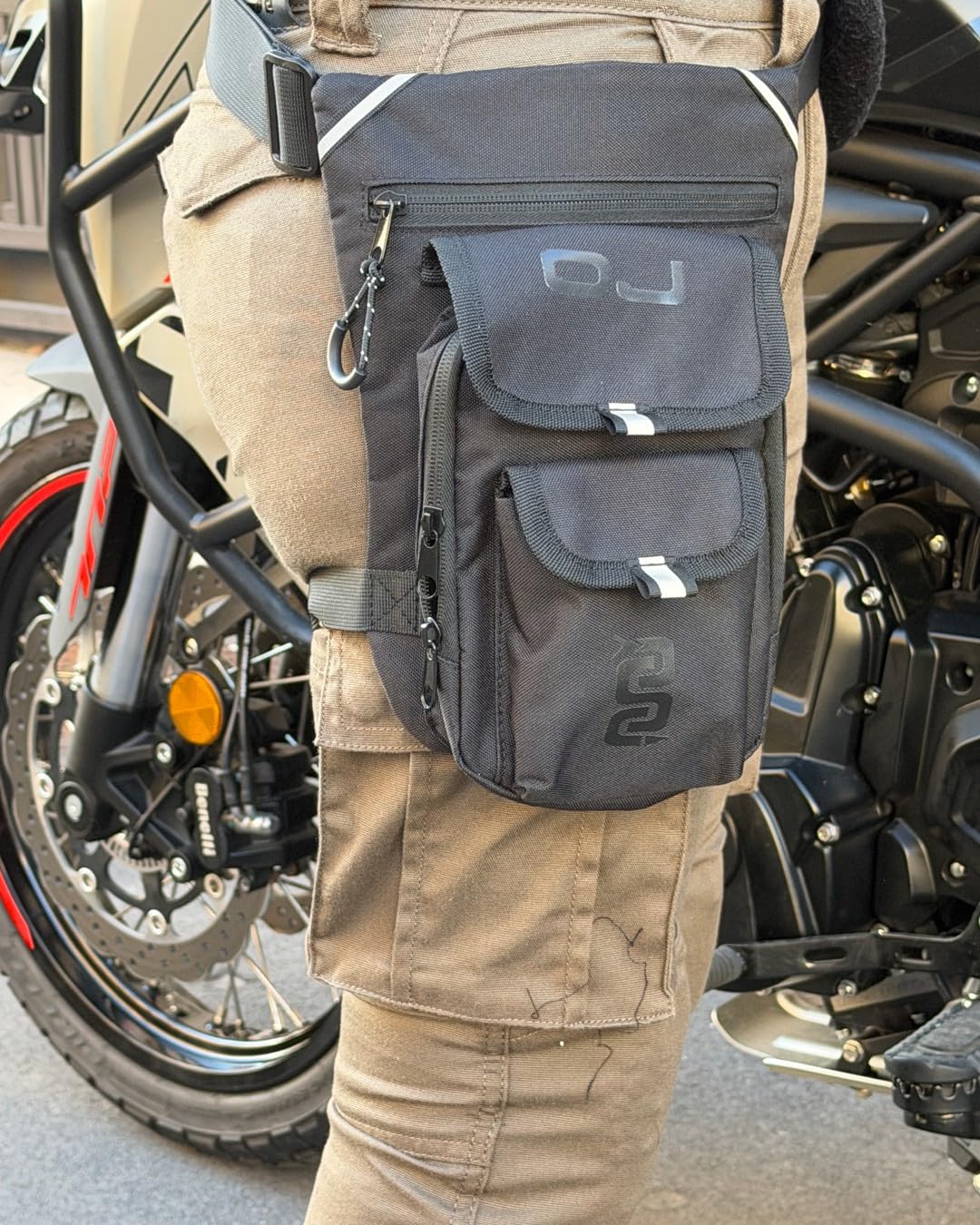 OJ SOFT TRACK, Marsupio da Gamba Moto con Porta Smartphone, Triplo Scomparto, Cover Antipioggia Impermeabile, Inserti Riflettenti, Cinghie Regolabili