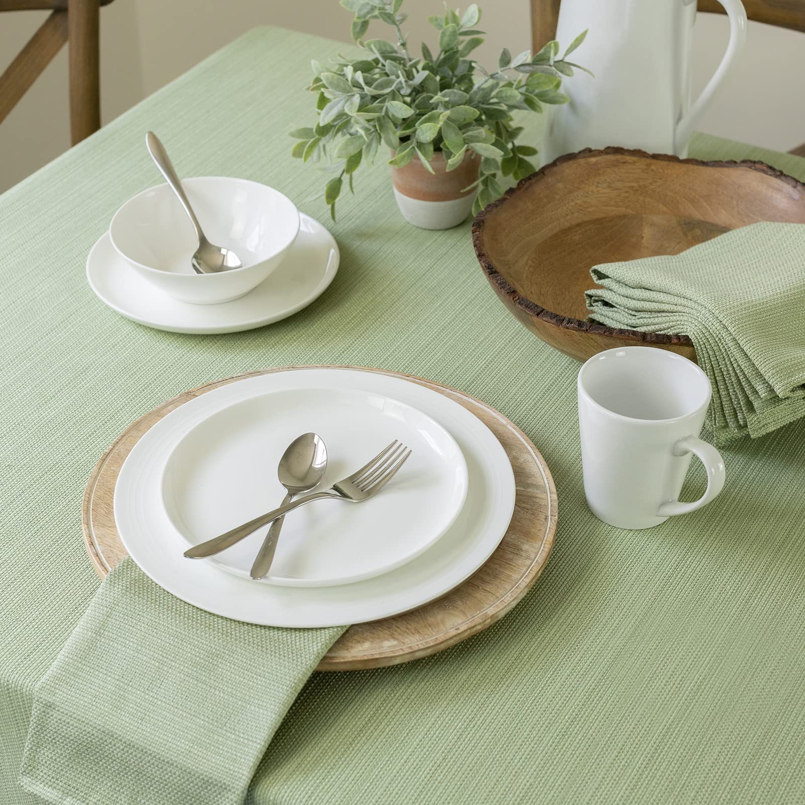 Benson Mills Mantel de tela texturizada, para uso diario en casa, cenas, fiestas, bodas y vacaciones de primavera (60 x 104 pulgadas, rectangular, verde claro)