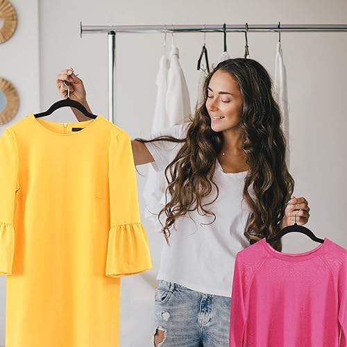 Miniatura 6 de Utopia Home Perchas de terciopelo paquete de 30  Perchas antideslizantes con gancho giratorio de 360 grados  para pantalones, abrigos, camisas y más