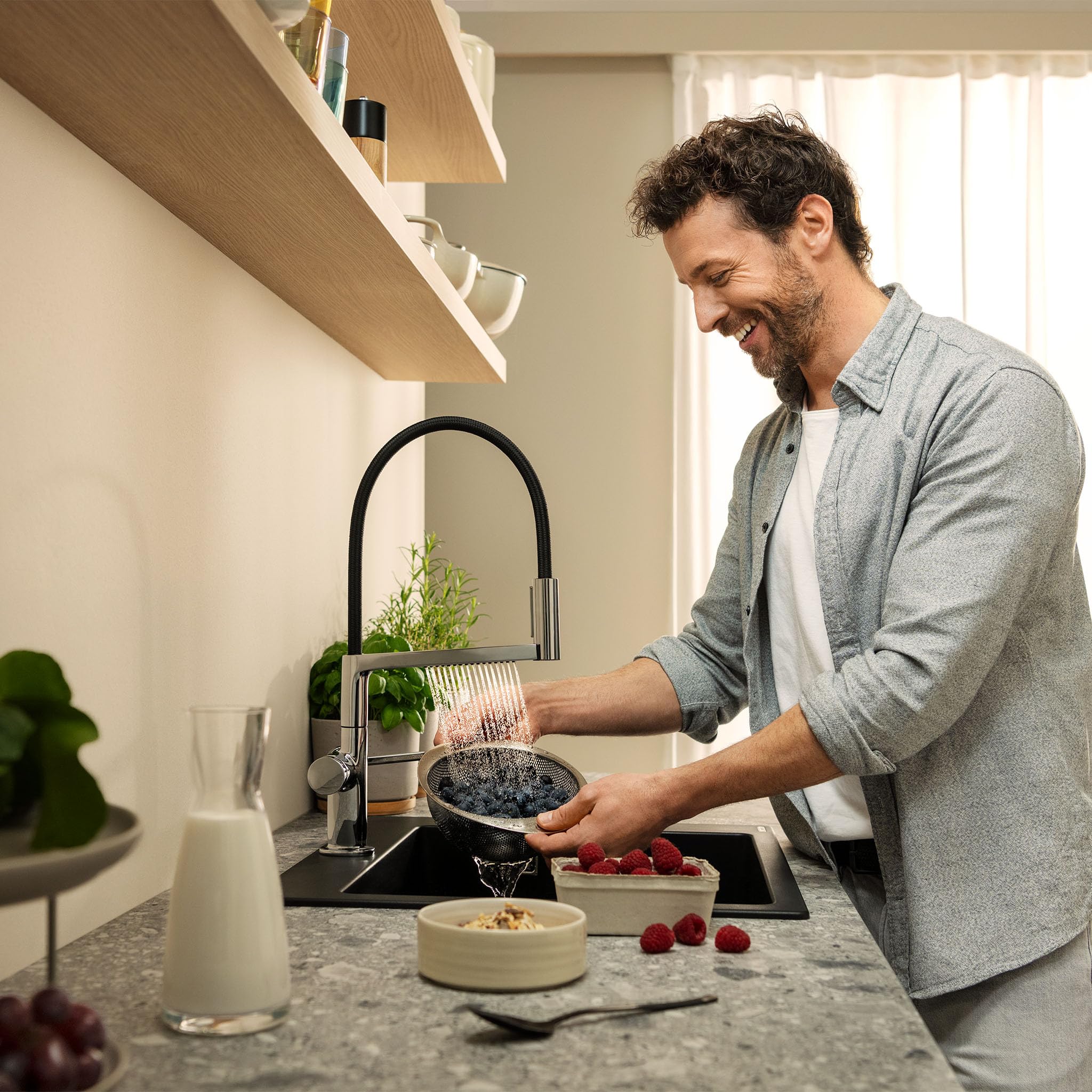hansgrohe Talis Select M54 PowderSpray - Küchenarmatur mit Brause ausziehbar, SemiPro, 3 Strahlarten, Wasserhahn Küche mit Auslaufhöhe 210 mm, Mischbatterie Küche 360° schwenkbar, Chrom, 72861000