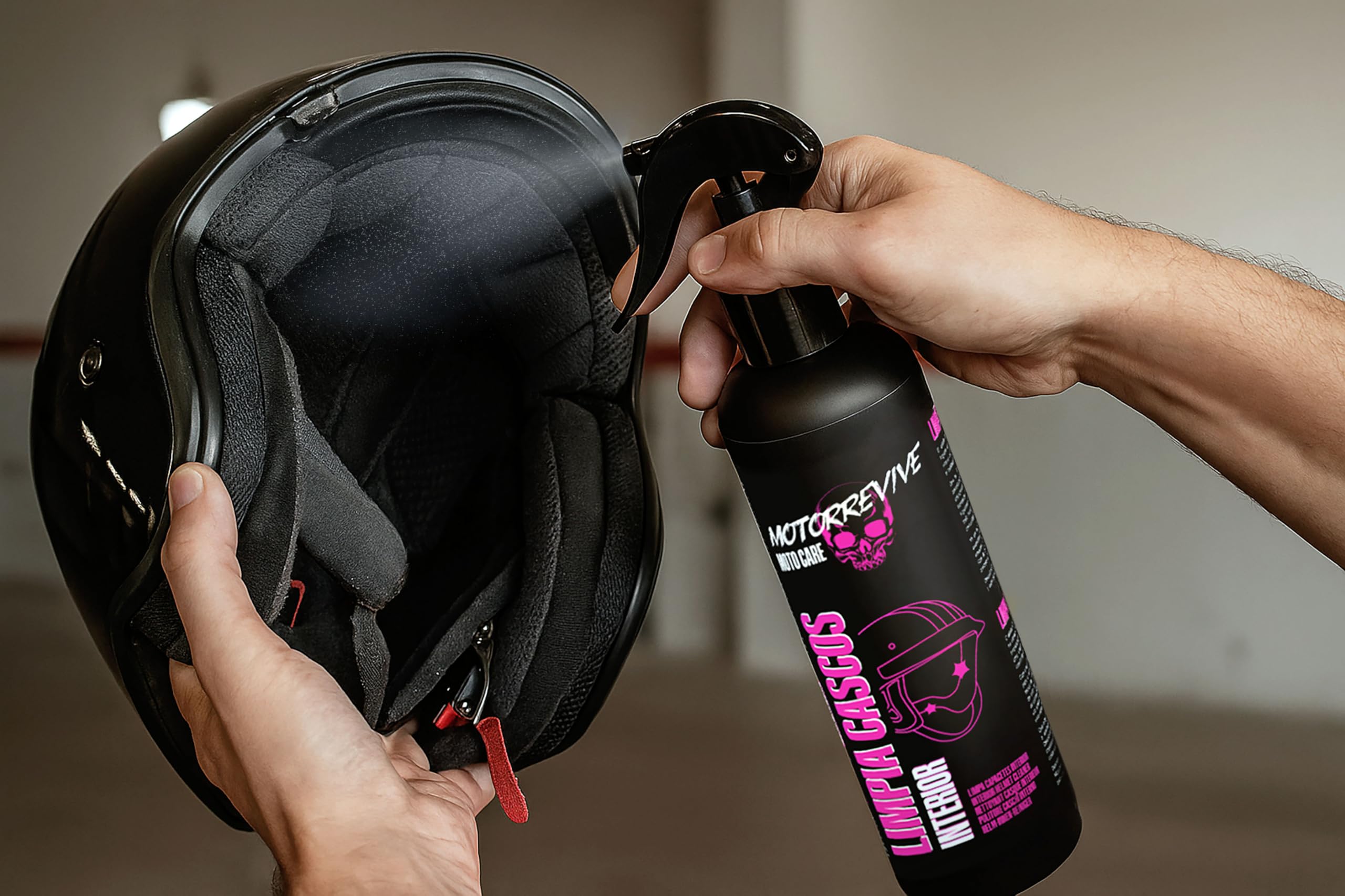 Pack Limpieza de Cascos de Moto 200 + 200 ml. Spray limpiador Interior + Exterior y Visera + Bayeta de Microfibra. Higiene Completa y Cuidado Profesional para Casco de Motocicleta