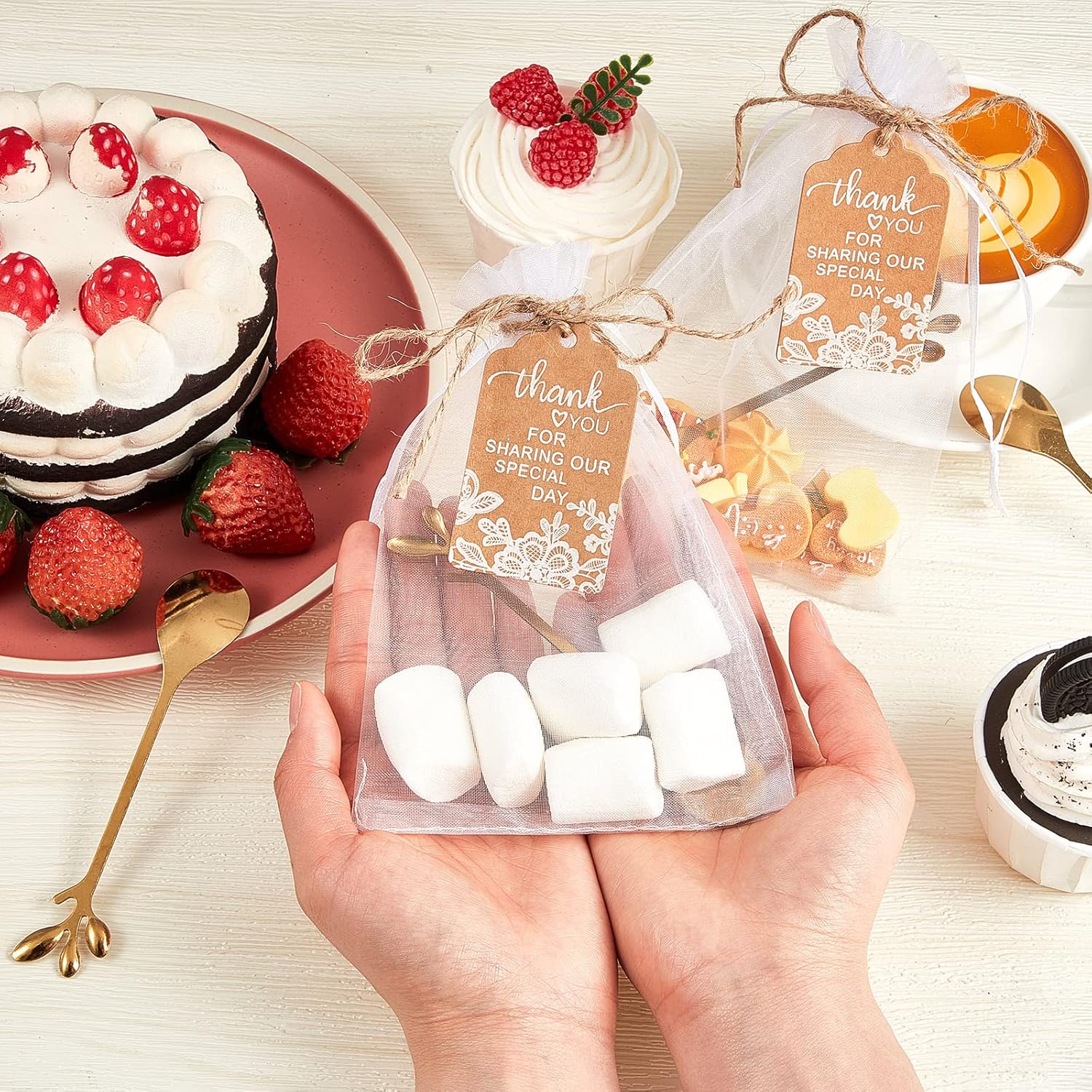 Gueevin 100 Sets Tea Spoon Party Favors Wedding Favors for Guests Bulk Include Stainless Steel Mini Dessert Teaspoon with Thank You Gift Tag Organza Bag for Bridal Shower Party Wedding Souvenir(Leaf)