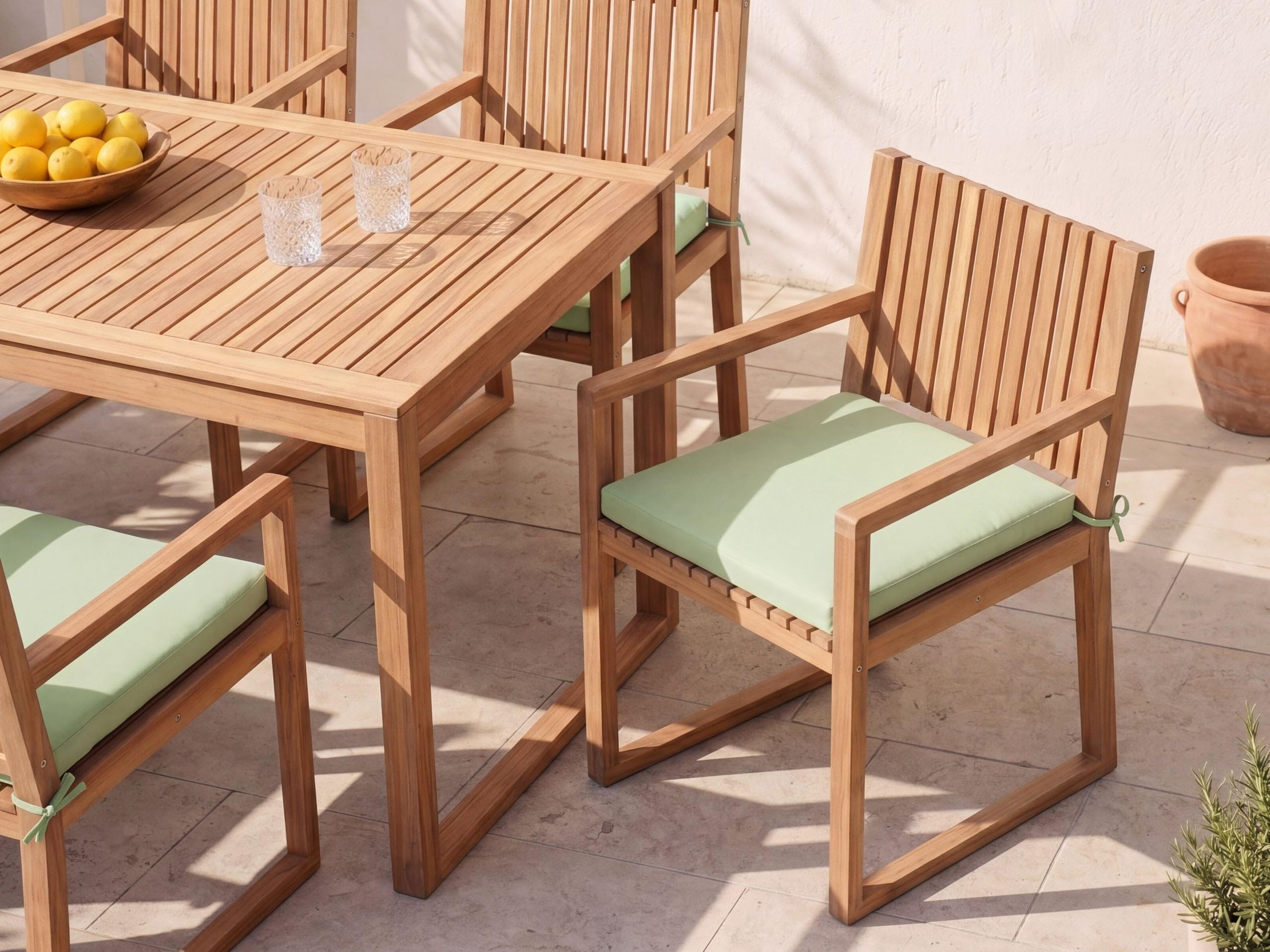 Beliani Lot 8 Coussins de Siège pour Chaises de Jardin Résistant aux UV en Tissu Polyester Vert Clair Sassari Premium