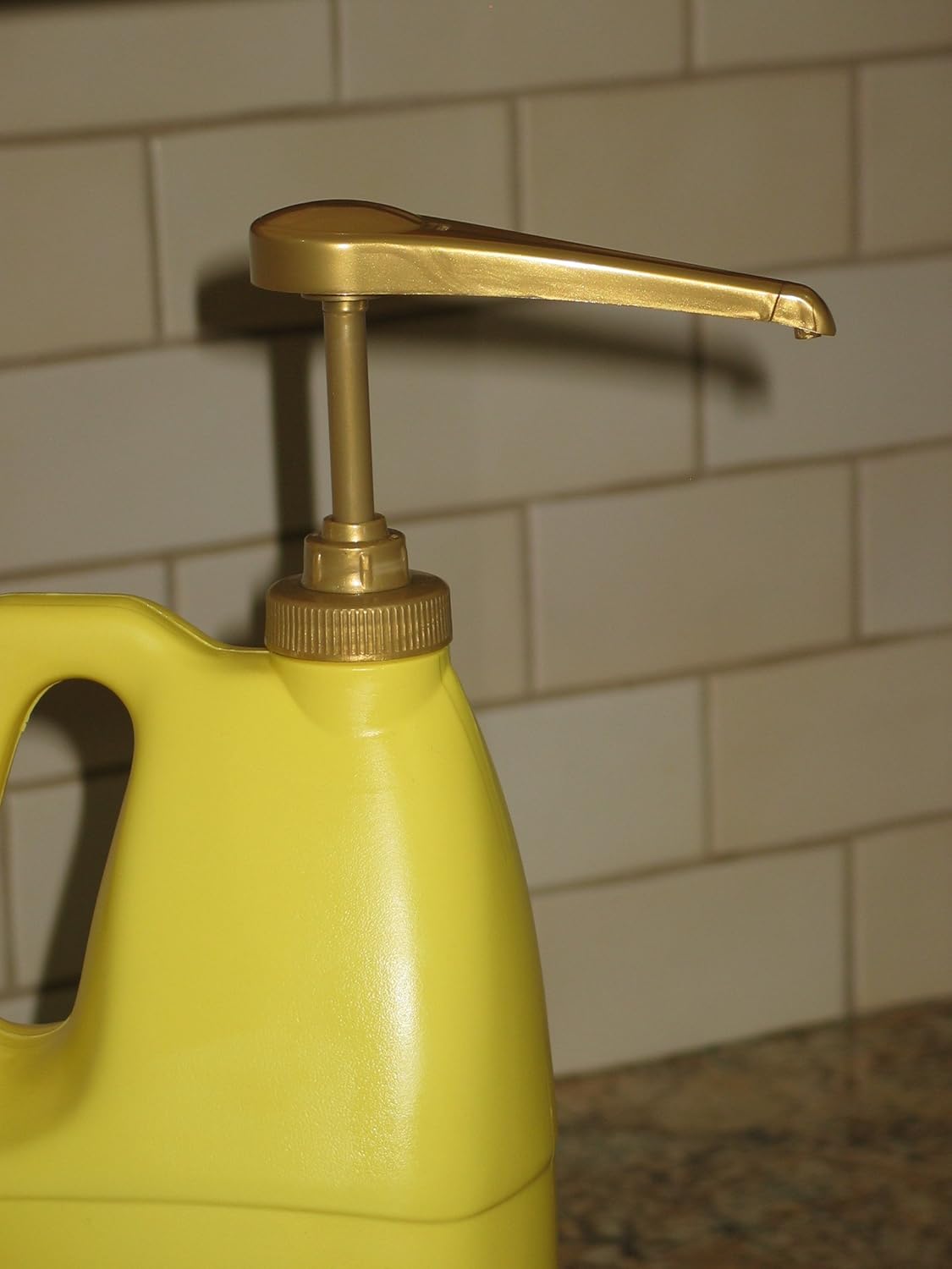 Amazon Oil Dispenser Pump for Gallon and 2840ml Bottles Squeasy