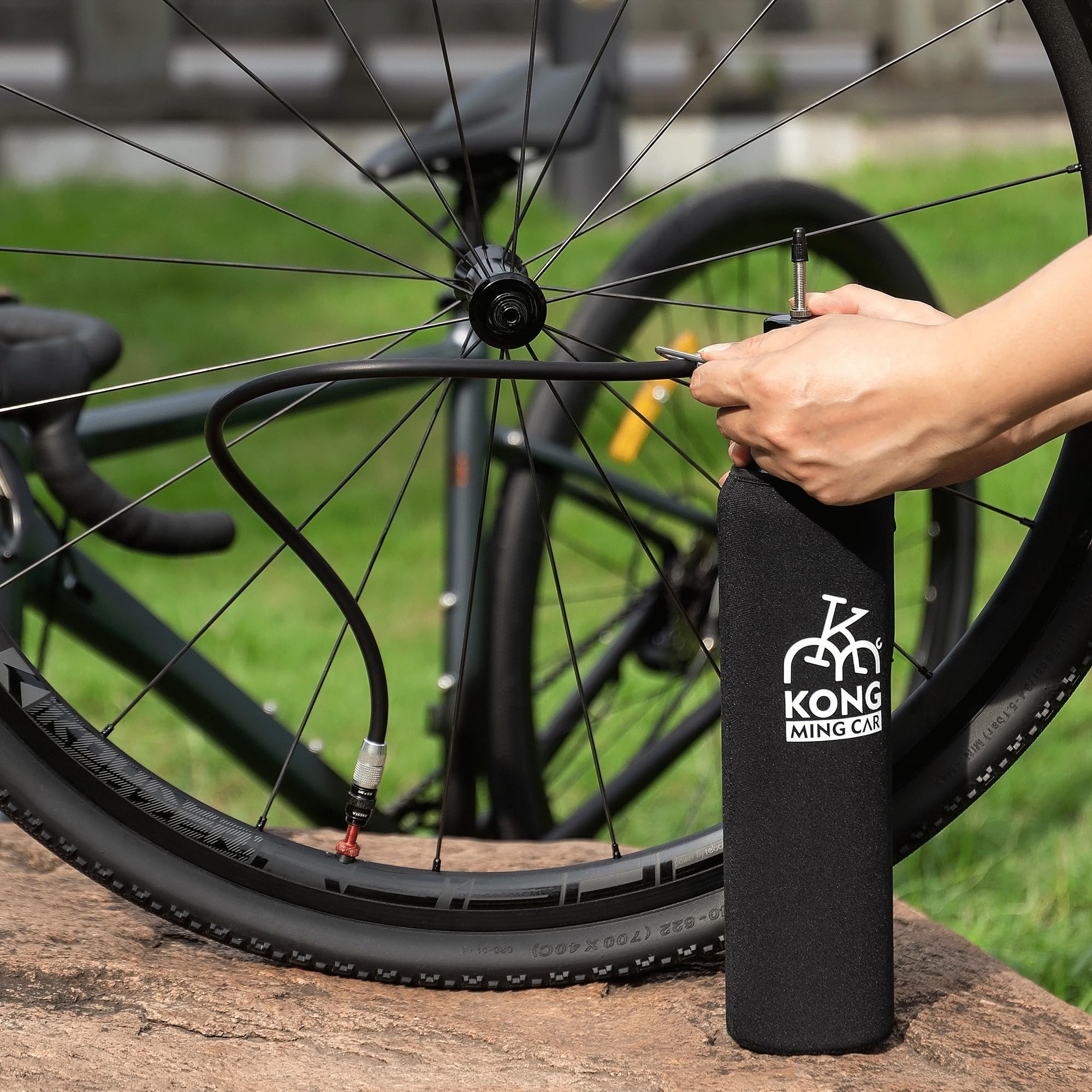 Tire Booster per pneumatici Tubeless – Gonfiatore per pneumatici senza camera d'aria compatibile con valvole Presta, Leggero & Maneggevole – Usabile in officina e in mobilità(160psi)