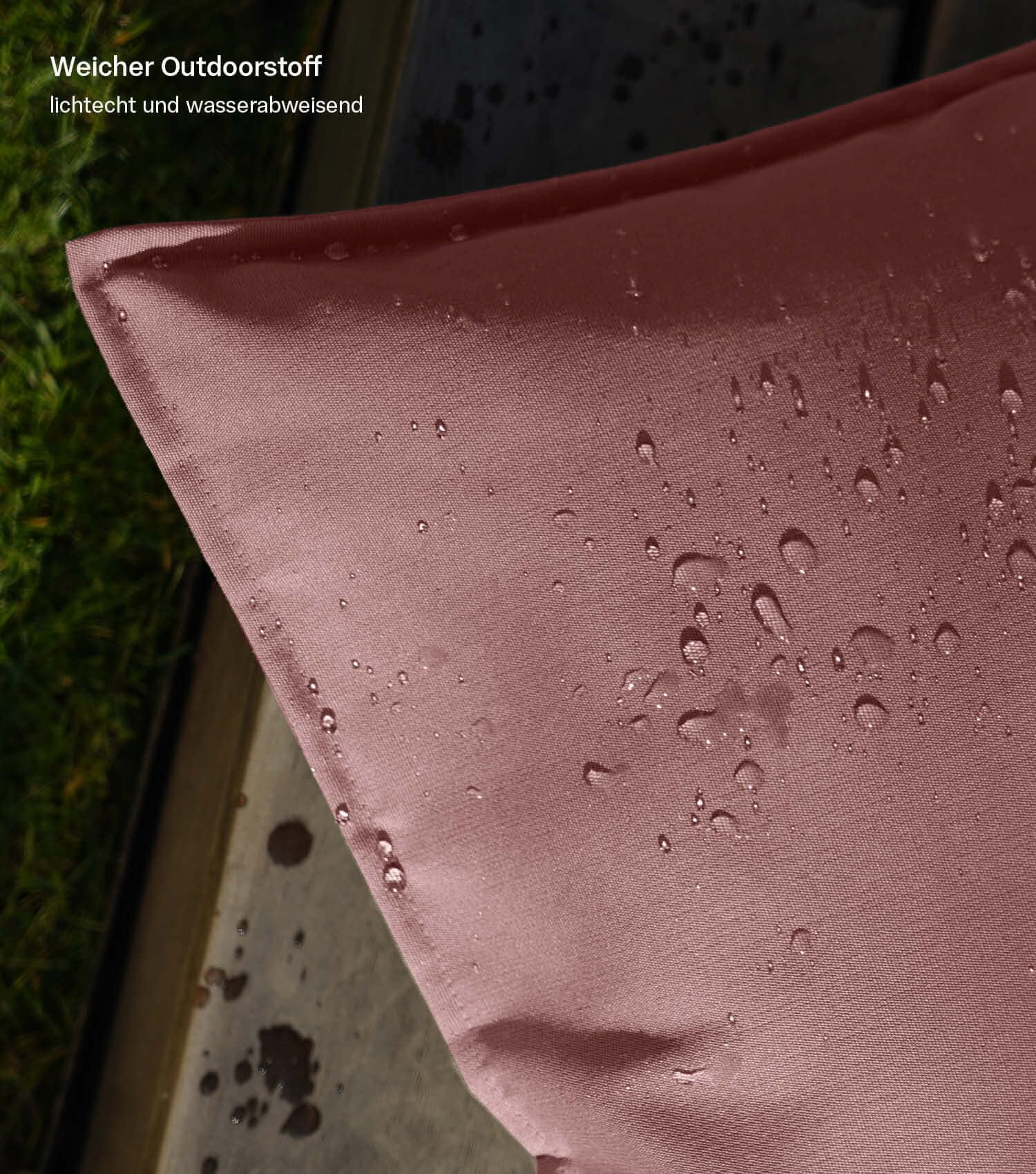 mokebo® Outdoor Kissen 'Die Auszeit' 2er-Set, (45x45cm) Terrassendeko, Sofakissen oder Kissen für Balkon, Terasse oder Garten, Dekokissen Bezug aus feinem Outdoorstoff in Koralle