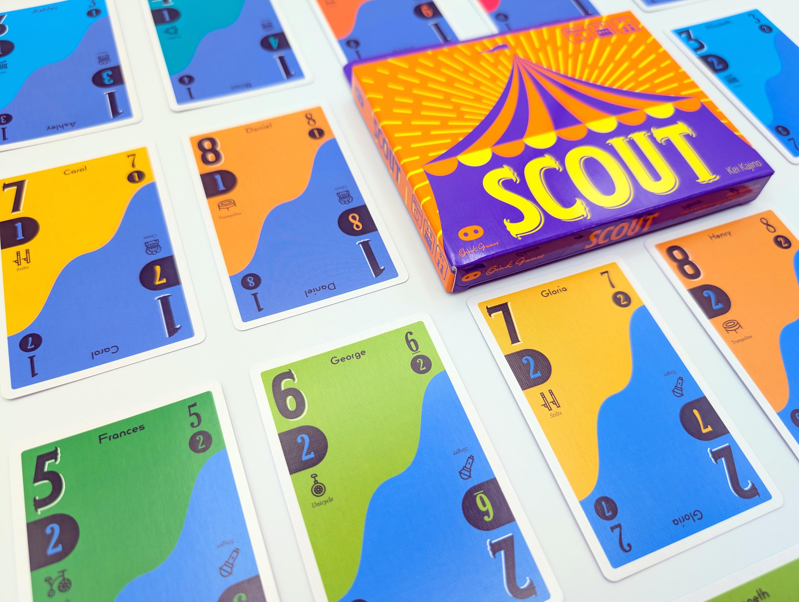 Oink Games Scout Tuckbox-Version, leicht zu erlernendes japanisches Strategie-Kartenspiel, für Spiel des Jahres, ab 9 Jahren | 2022 Spiel des Jahres Nominee, Origins Award Winner, Leiter-Klimmer-Tricktaker, 2-5 Spieler, 20 Minuten, ab 9 Jahren