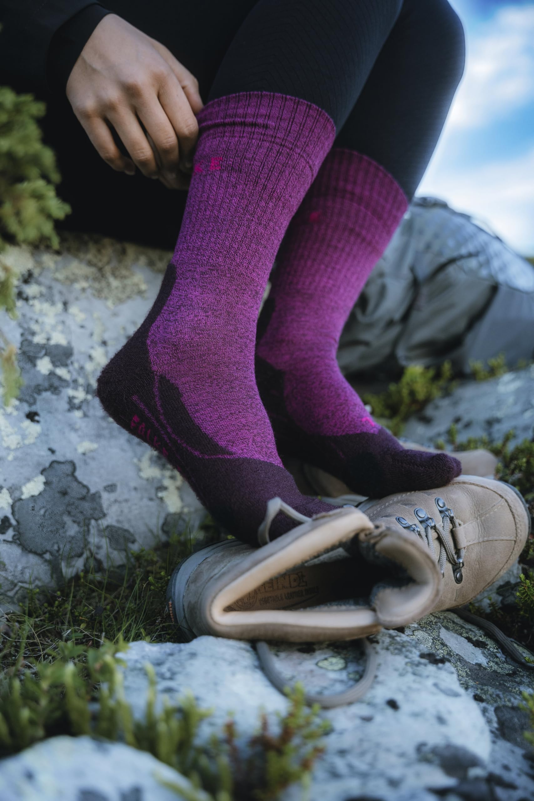 FALKE Kobiety TK2 Wool Skarpety do wędrówek średnio wyściełane długie ciepłe termoaktywne oddychająca regulująca temperaturę neutralizująca zapachy wełna materiał funkcyjny 1 Para