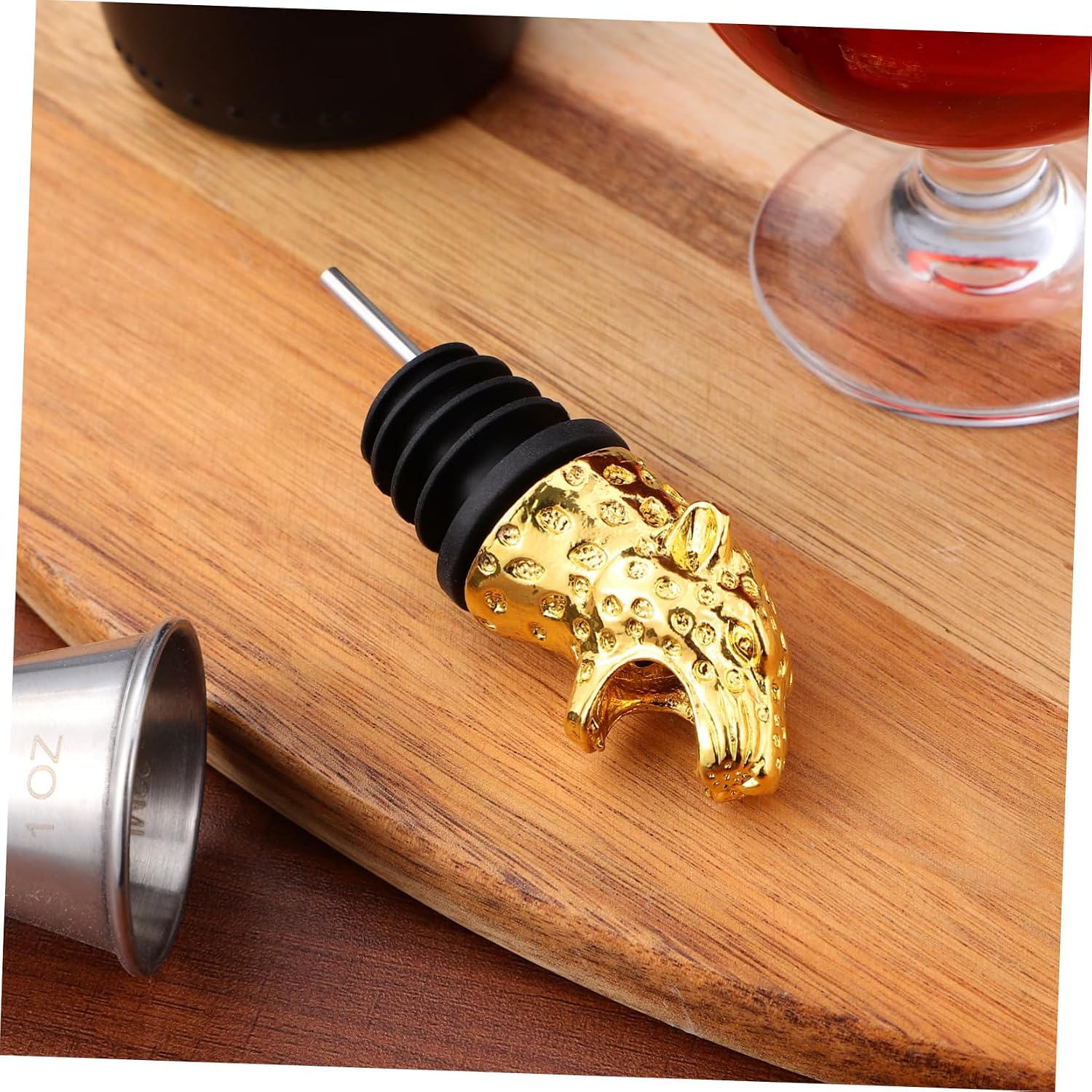 Amosfun Alloy Leopard Head Wine Pourer and Stopper Unique Golden Design for Home Parties Lightweight Wine Bottle Caps Fun Beverage Accessory