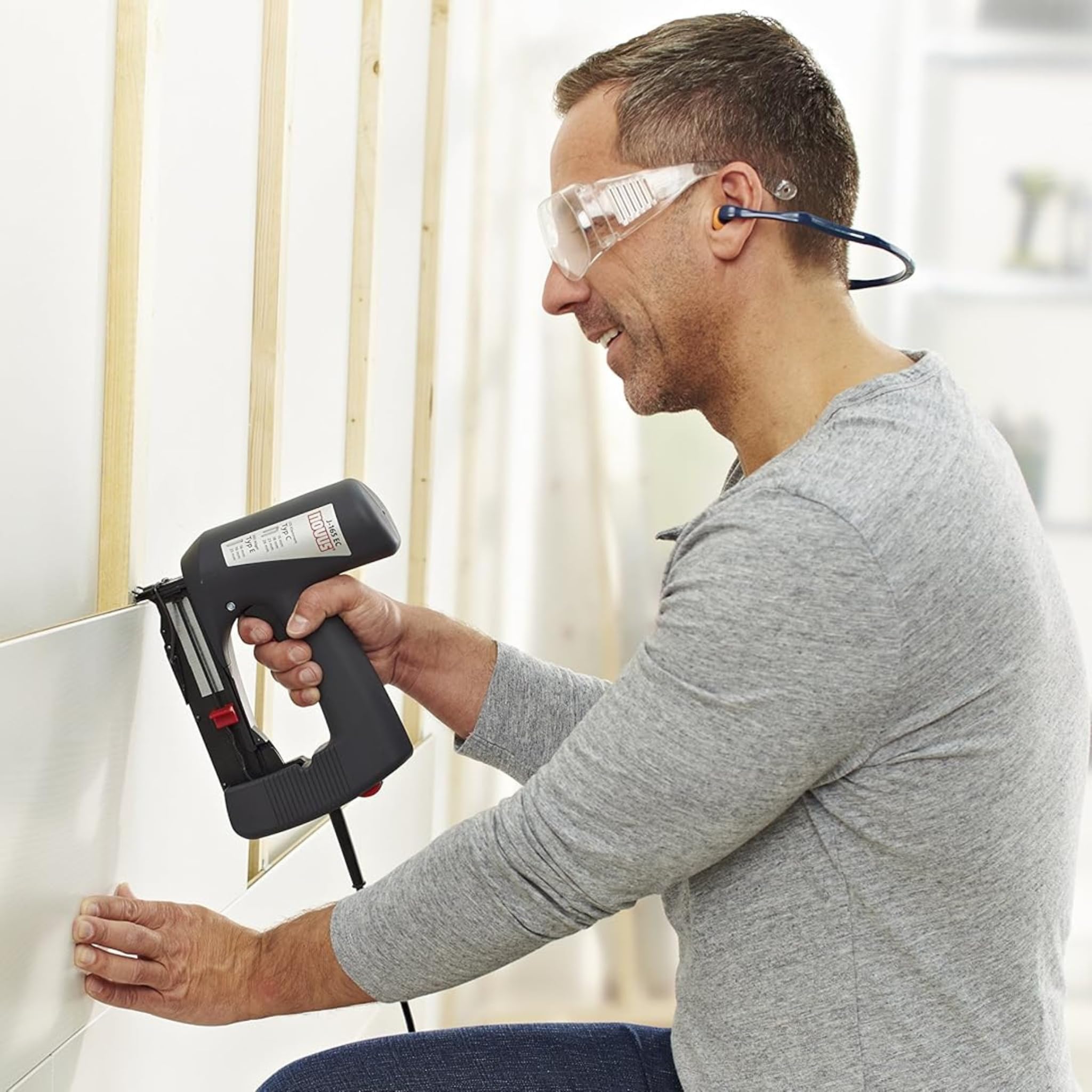 Novus Elektrotacker J-165 für Schmalrückenklammern und Nägel | Rückschlagarmer Paneel-Tacker mit Nachschlagfunktion, Schlagkrafteinstellung, Präzisionsnase, Klammerfüllstandsanzeige