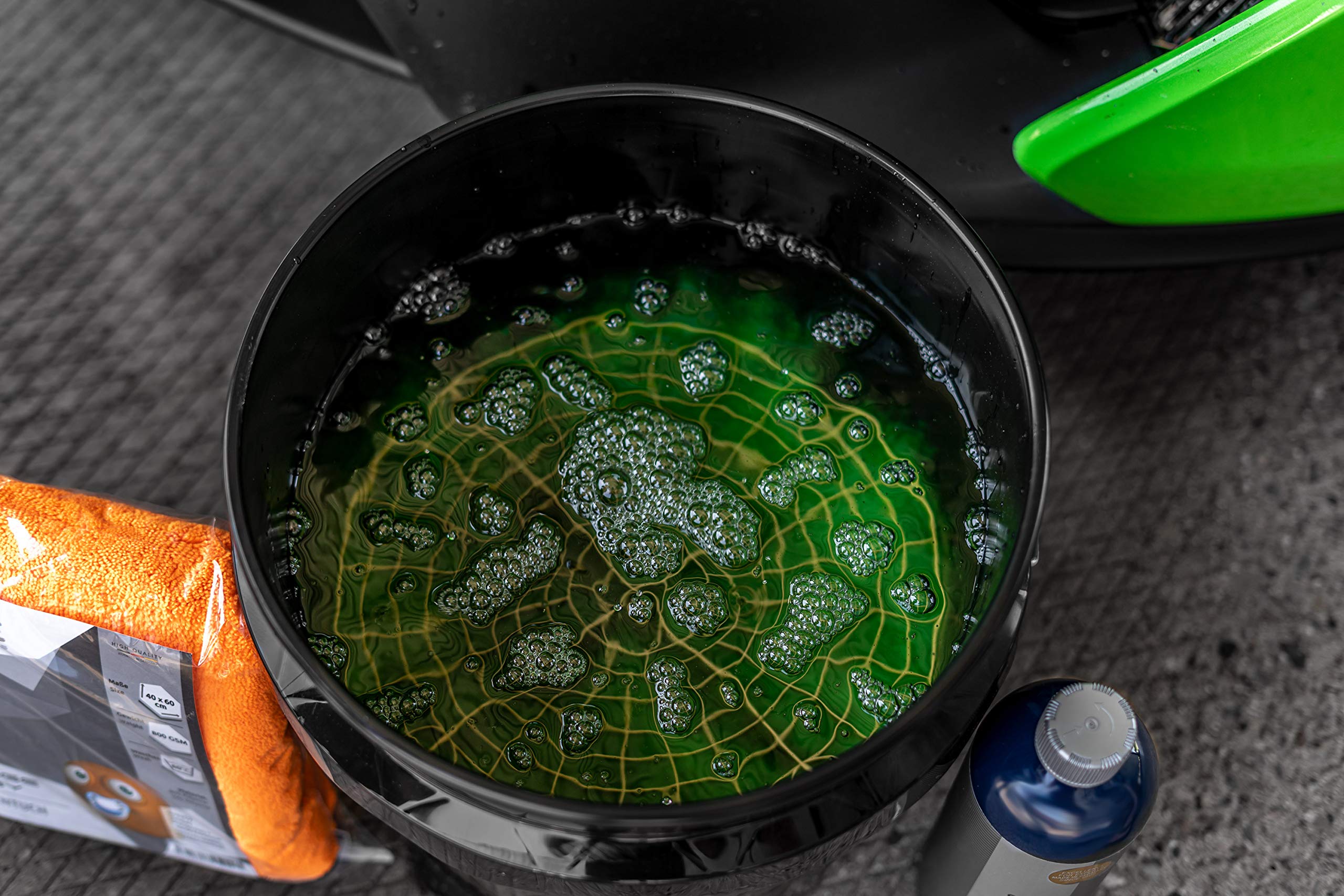 detailmate Set Handwäsche: GritGuard Wascheimer 3,5 GAL + Grit Guard Einsatz + Liquid Elements Orange Baby XL Trockentuch + Koch Chemie NanoMagic Autoshampoo 750ml + Waschhandschuh + Messbecher