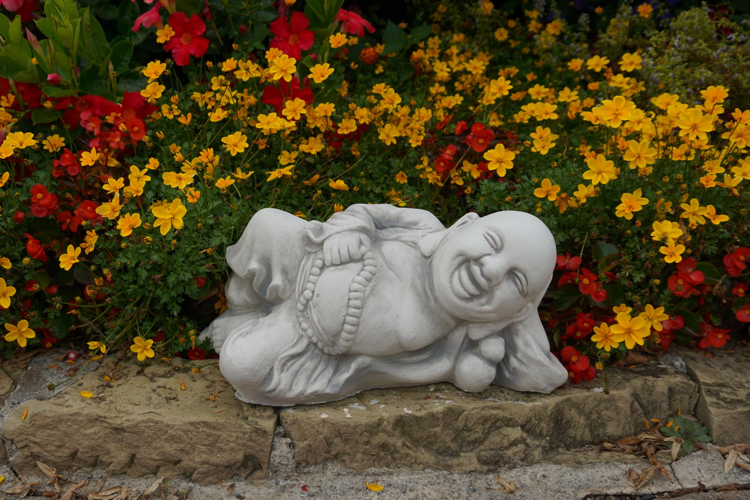 gartendekoparadies.de Lachende Buddha Statue aus Steinguss, Grau, Frostsicher, H. 18 cm, 14 kg, für Außenbereich